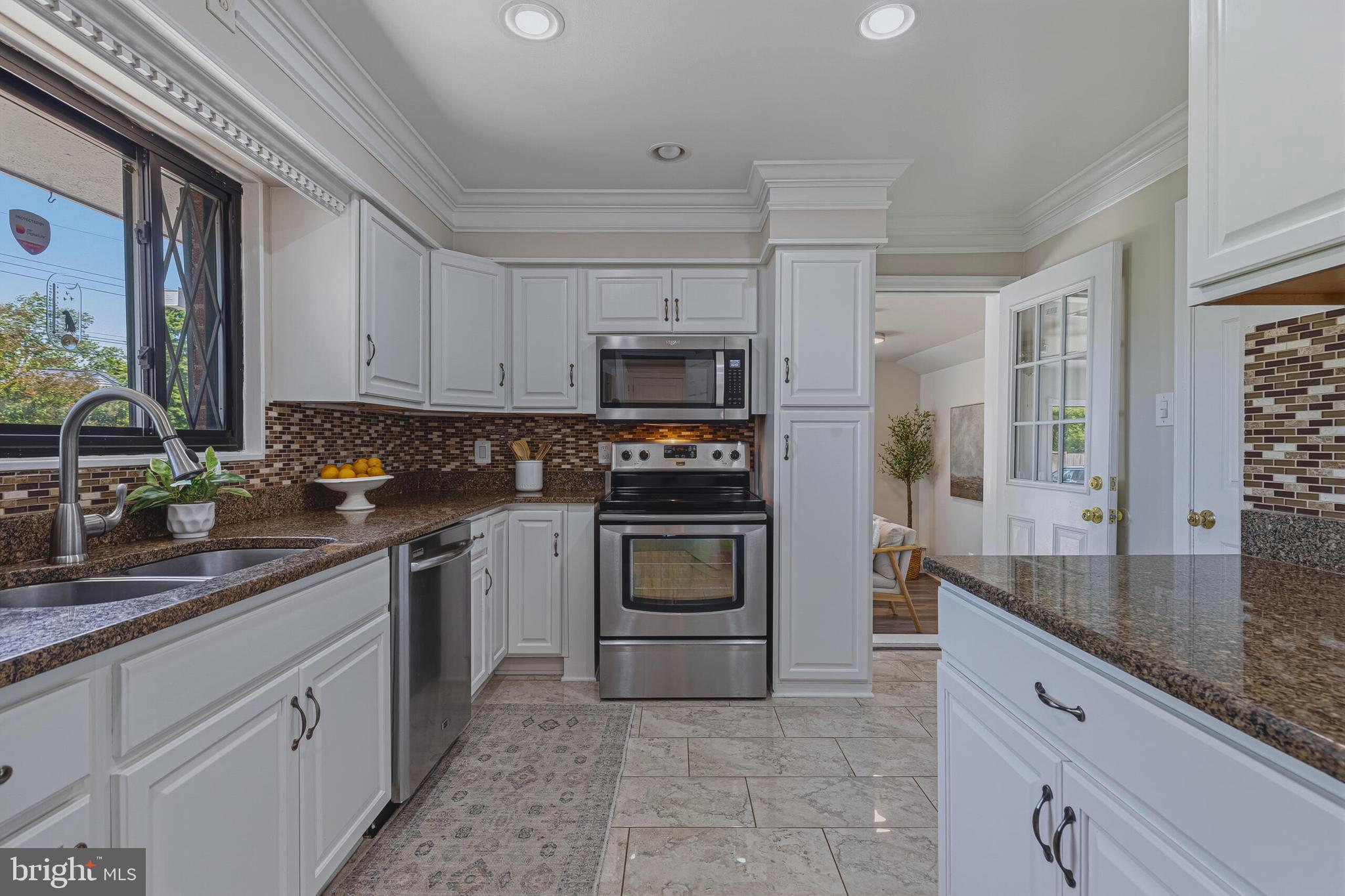 LYNBROOK - Residential