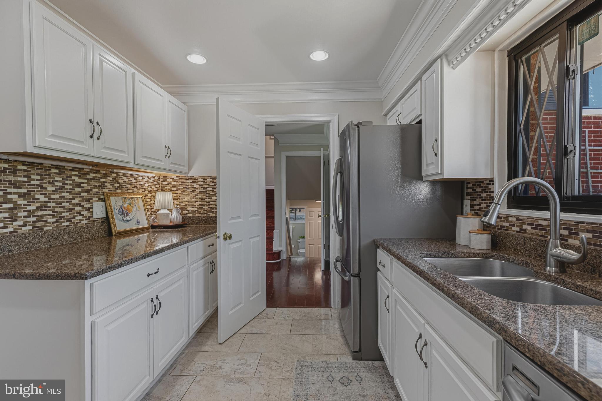 LYNBROOK - Residential