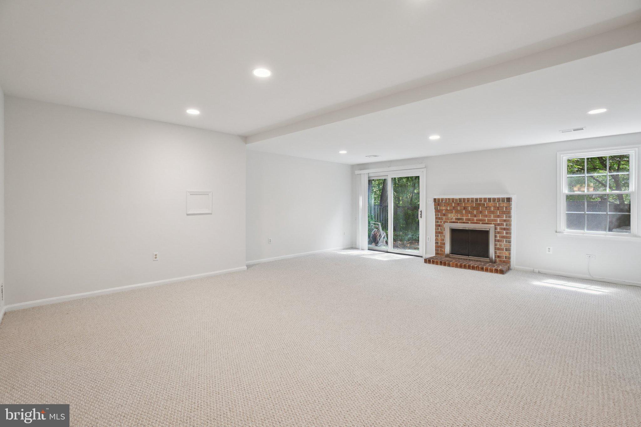 LAFAYETTE VILLAGE - Residential Lease