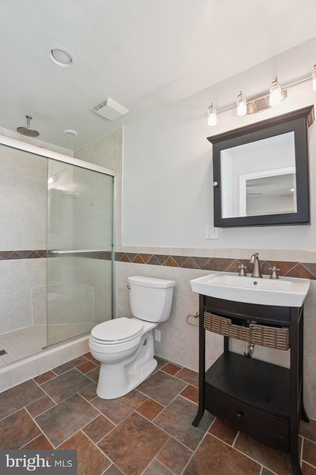 LAFAYETTE VILLAGE - Residential Lease