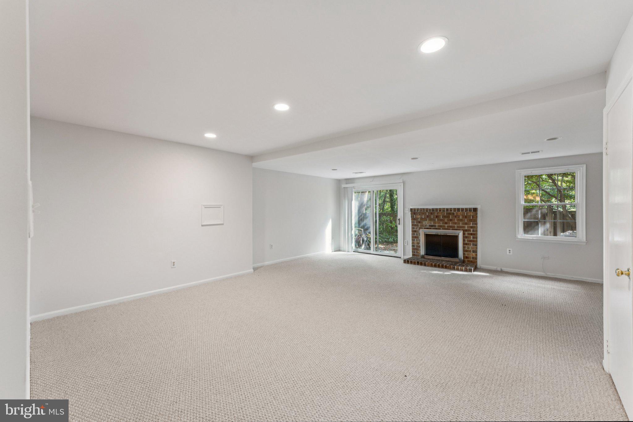 LAFAYETTE VILLAGE - Residential Lease