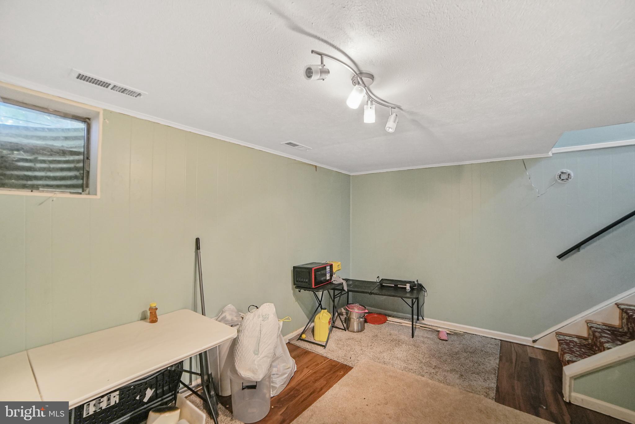 TOWNE CREST - Residential