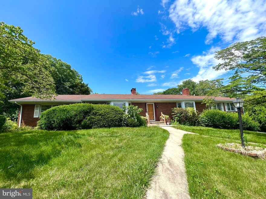 Maryland's Local Brokerage Proudly Presents 19714 Scott Hill Drive.
Seller will remove all debris and trash from the property prior to moving in.
Perfect for an investor or rehab loan.
Home needs updating, bring your vision and make it your own!

Use as a single family residence or live in one unit and rent the other!