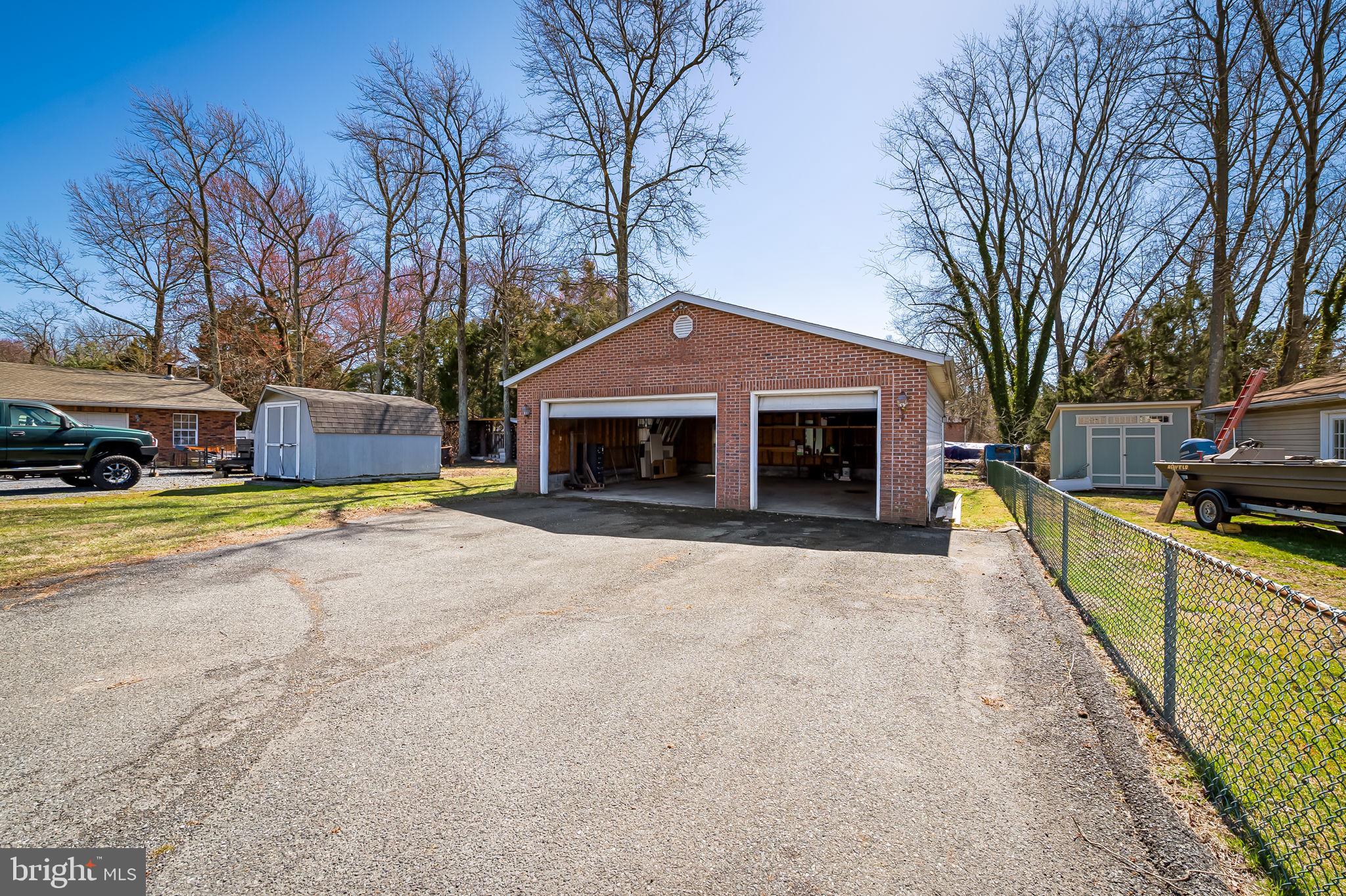 OLIVER BEACH - Residential