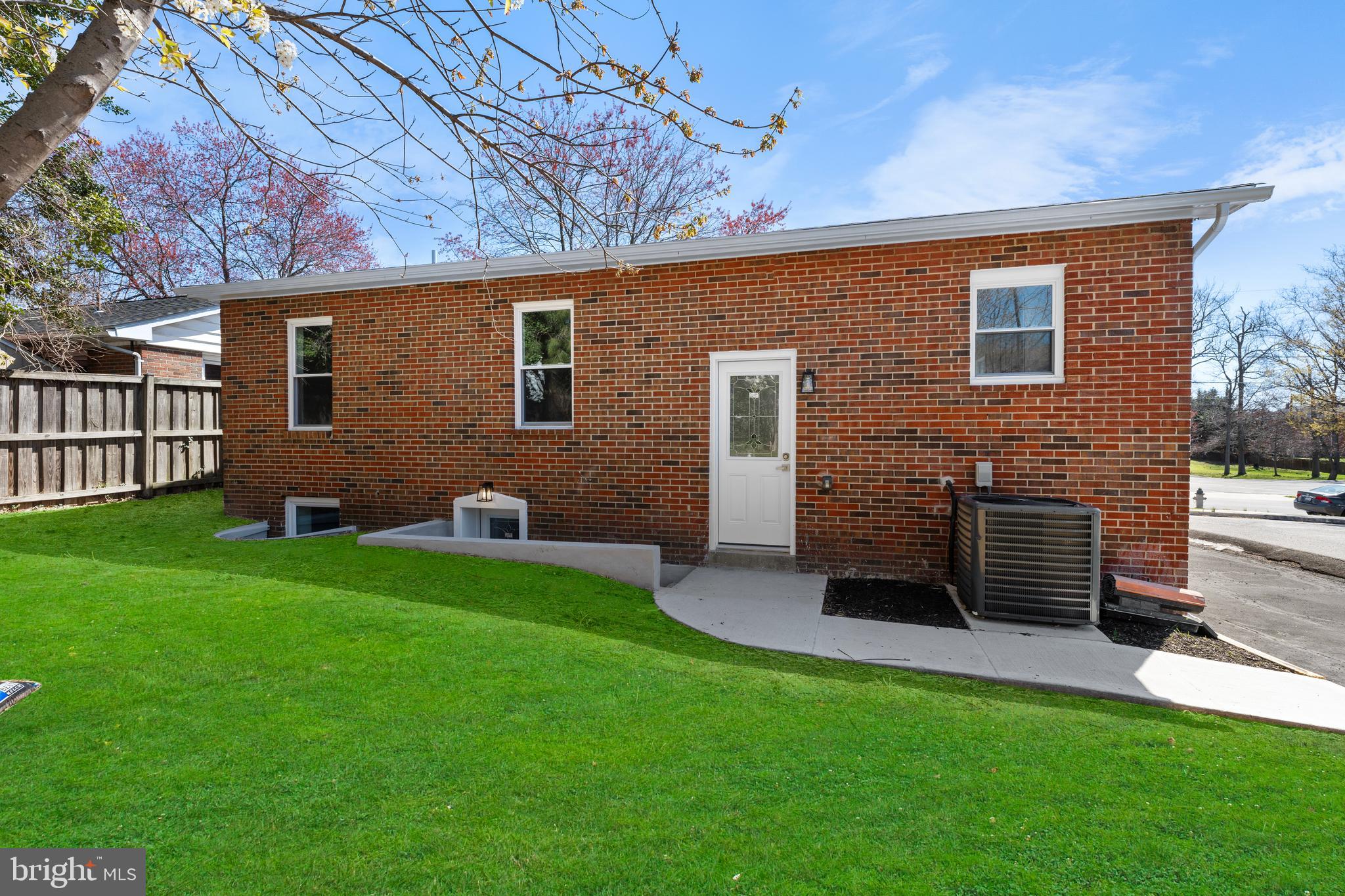 LAUREL - Residential