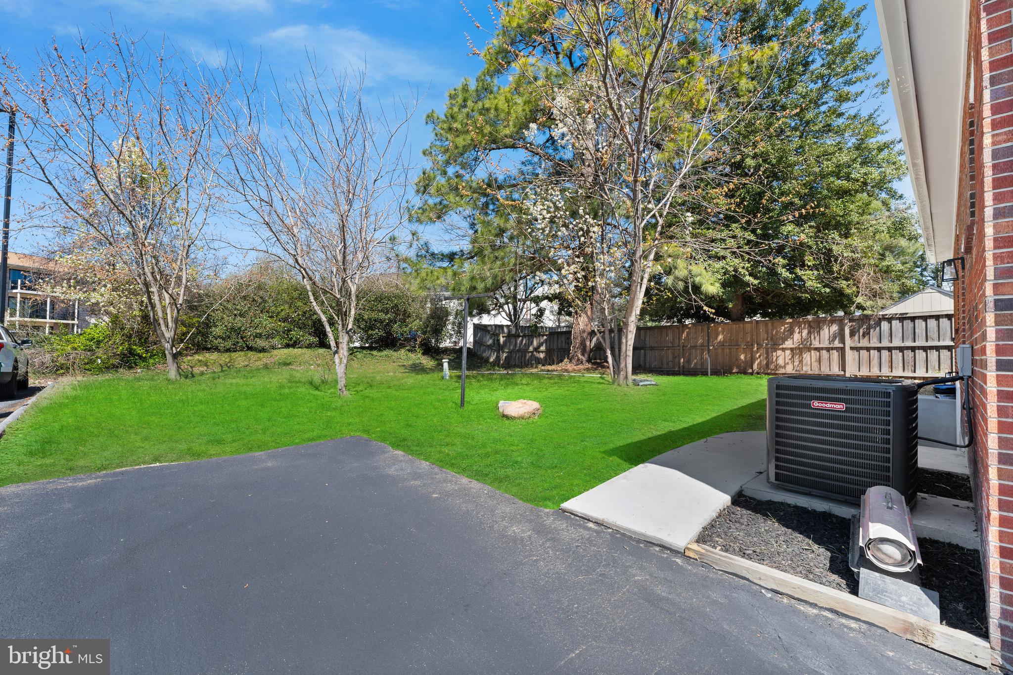 LAUREL - Residential