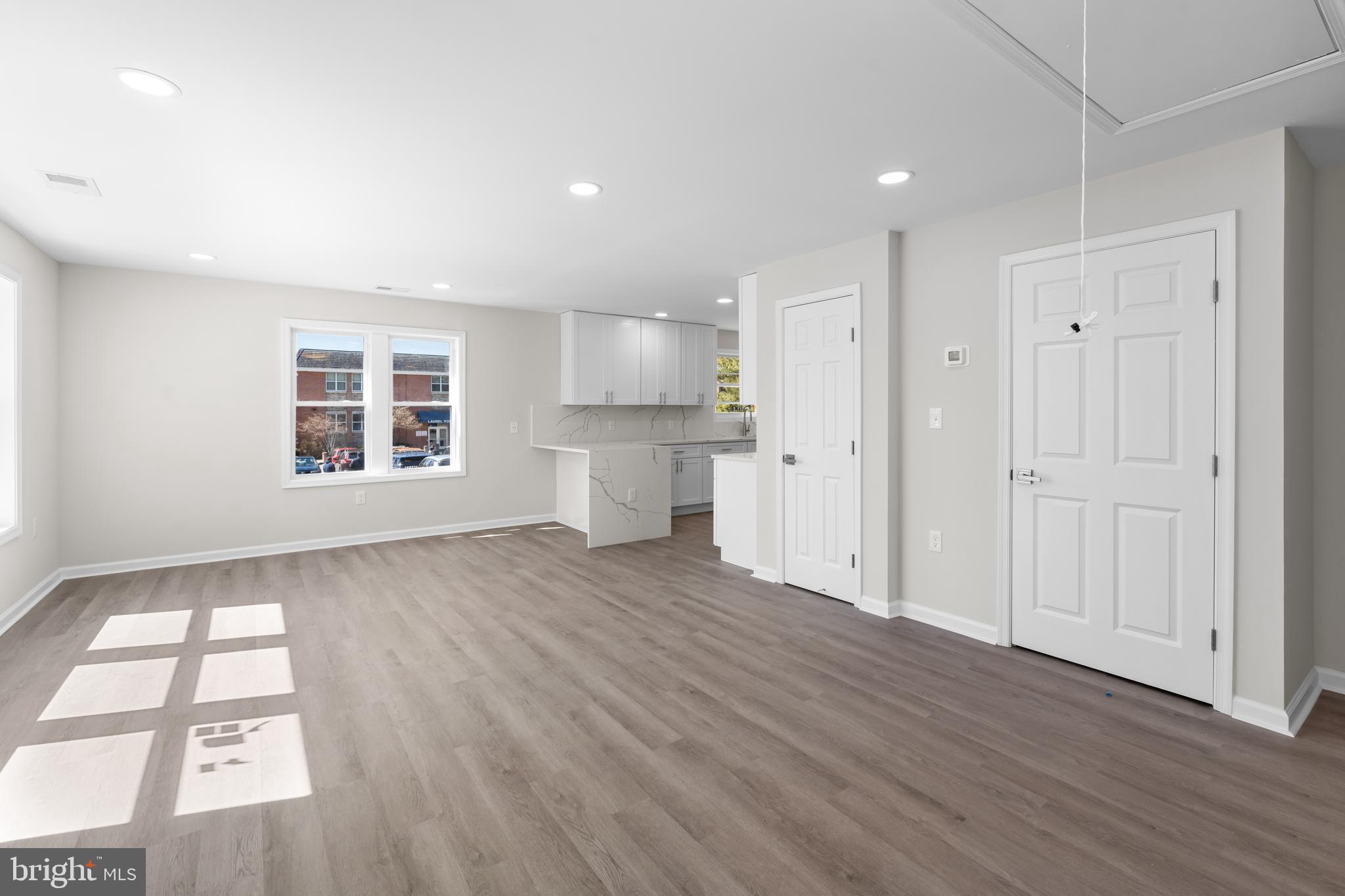 LAUREL - Residential