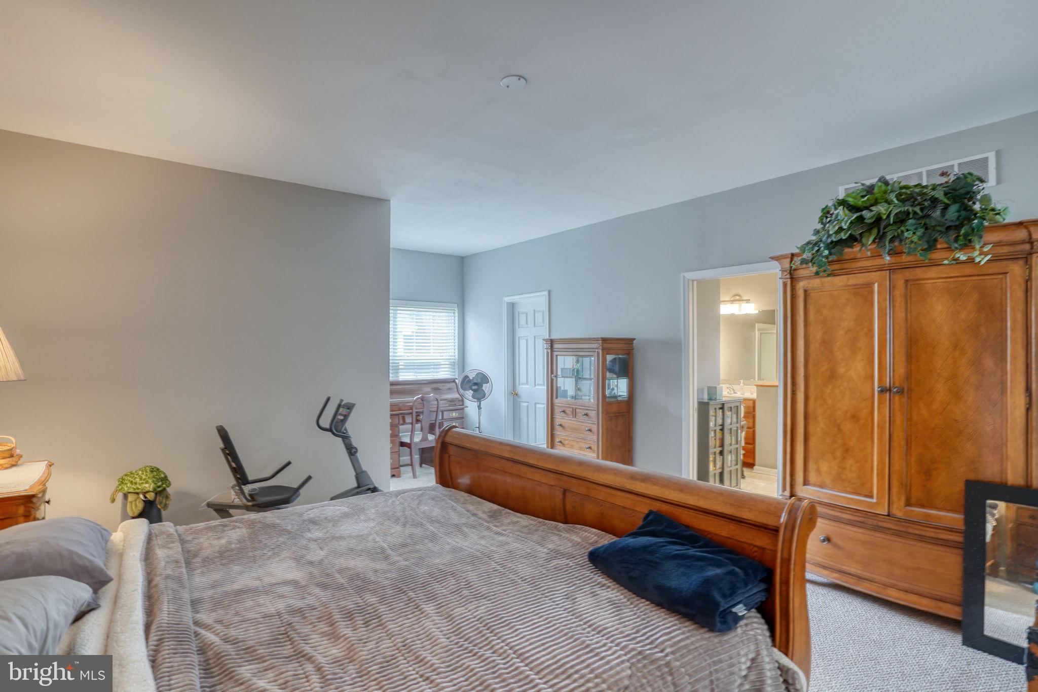 FOUR SEASONS - Residential