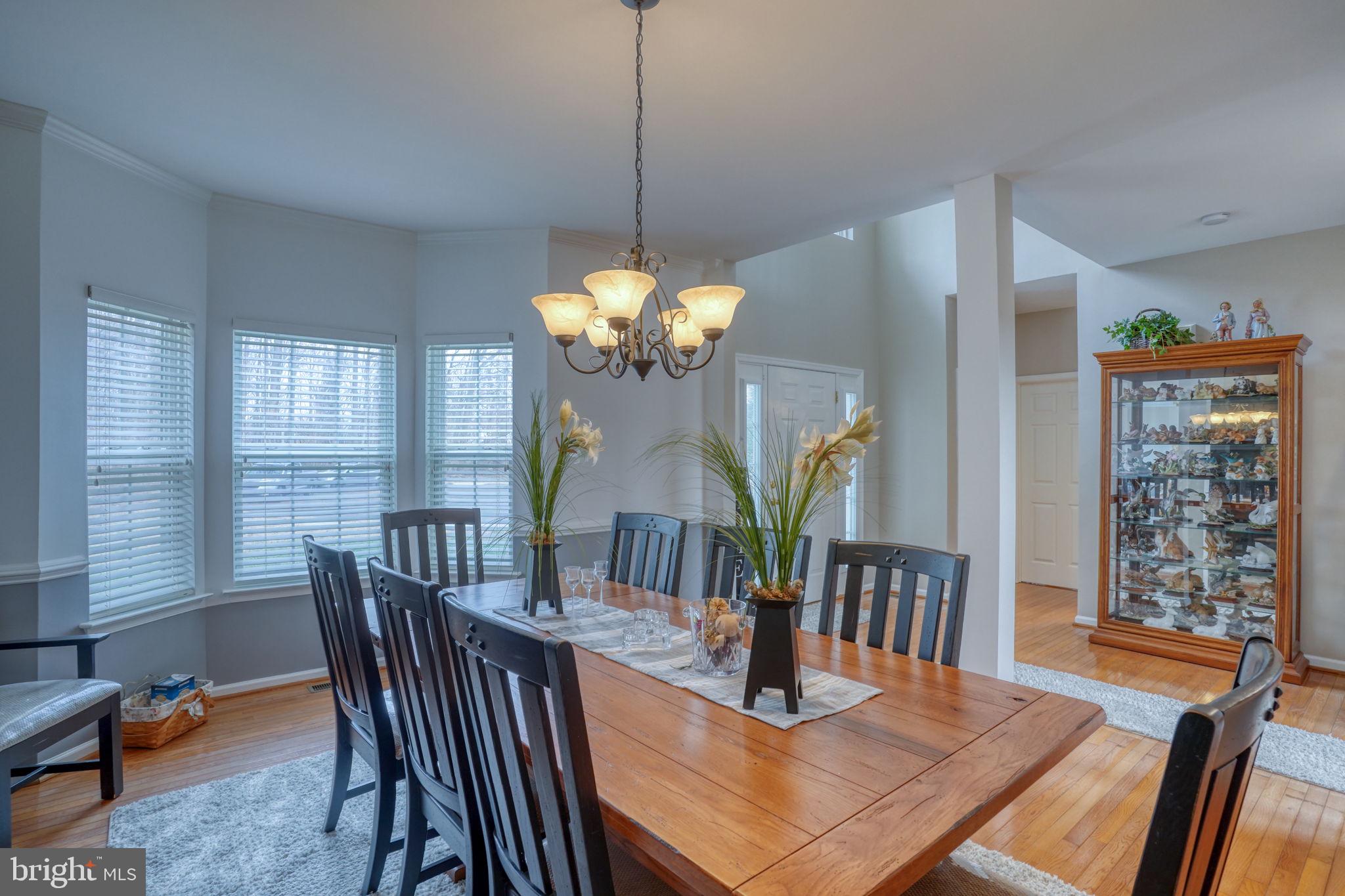 FOUR SEASONS - Residential