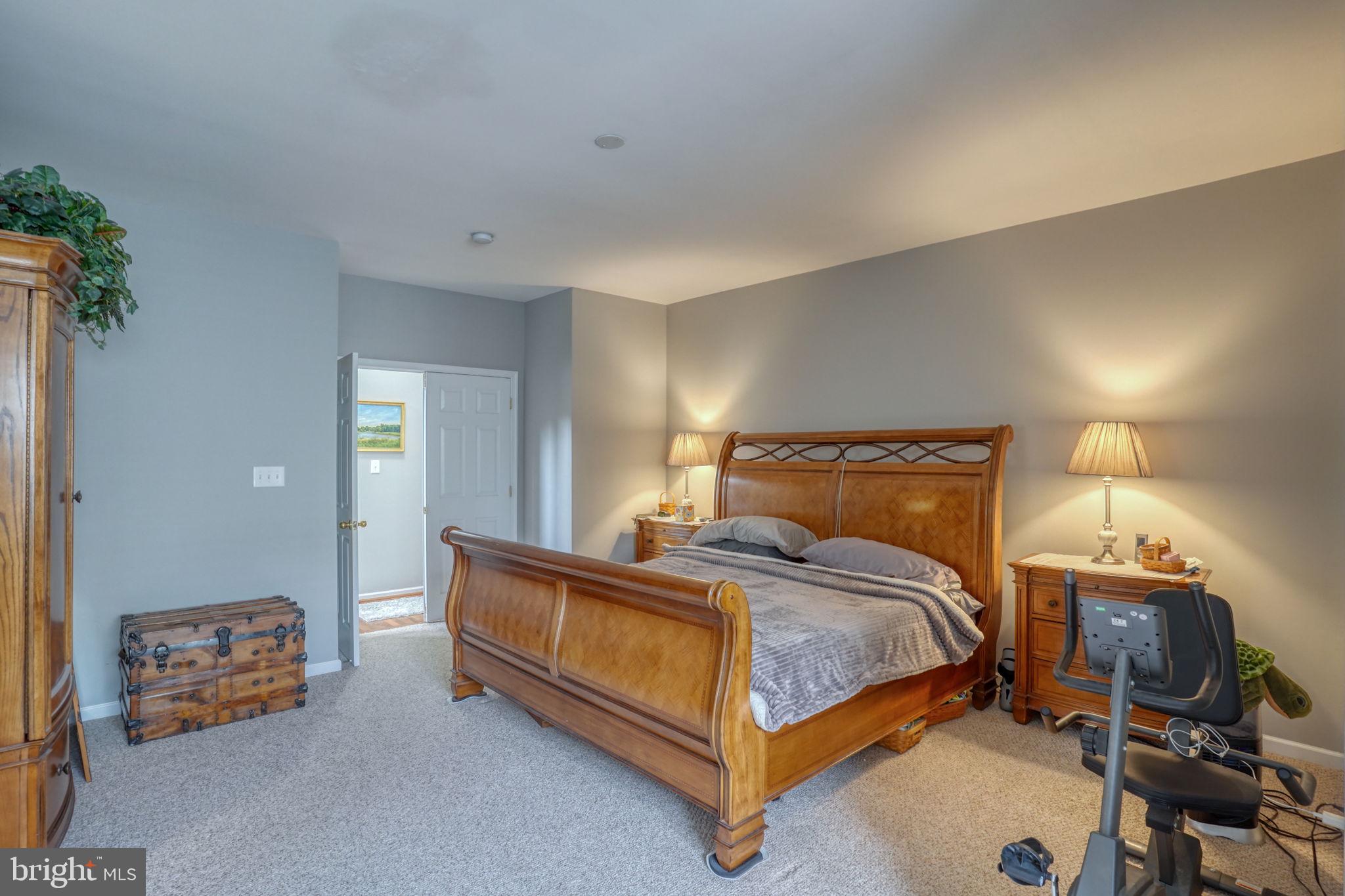 FOUR SEASONS - Residential