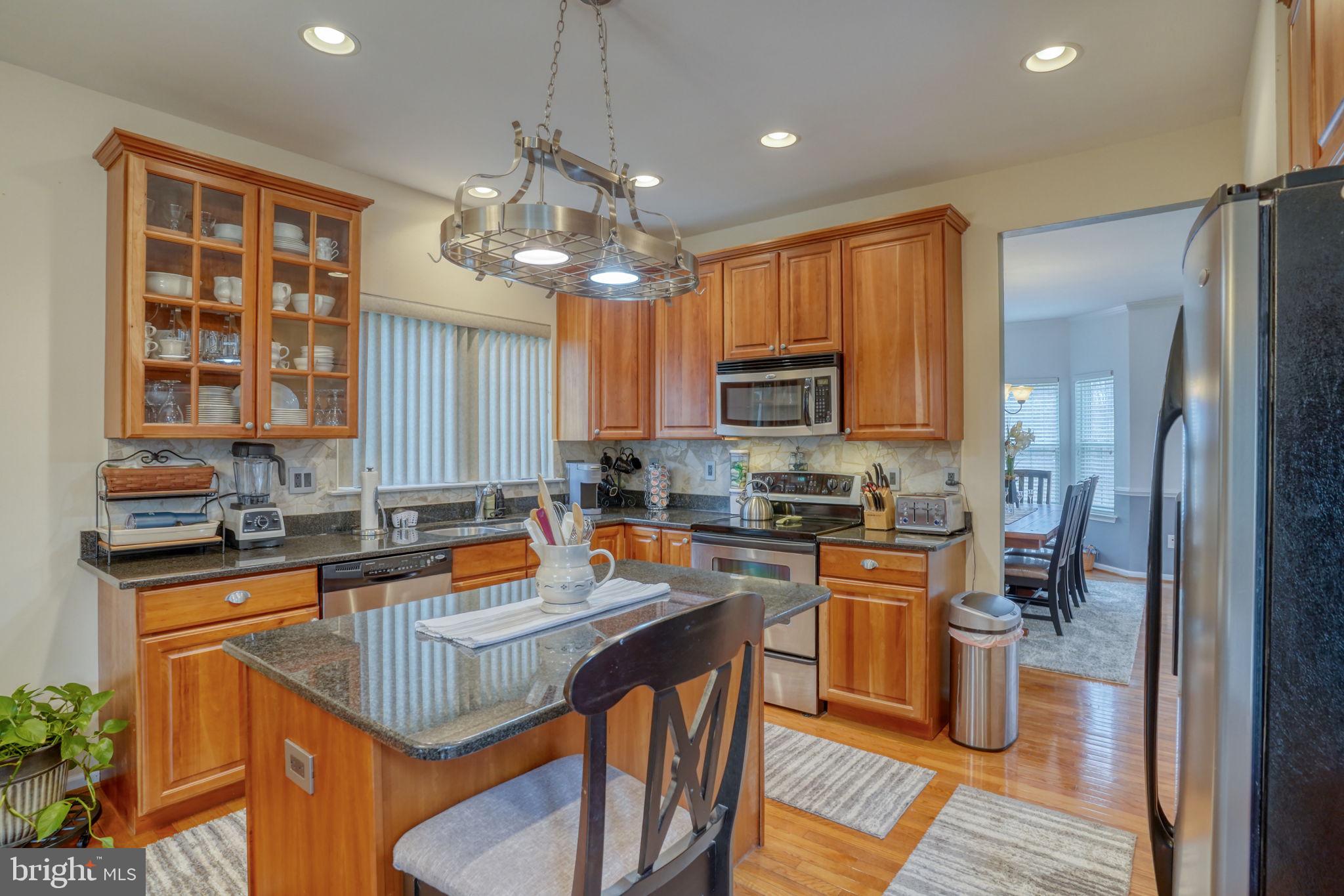 FOUR SEASONS - Residential