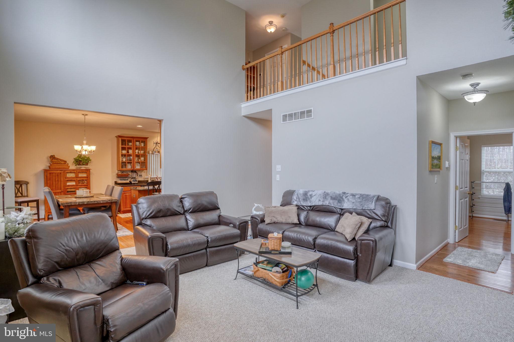 FOUR SEASONS - Residential