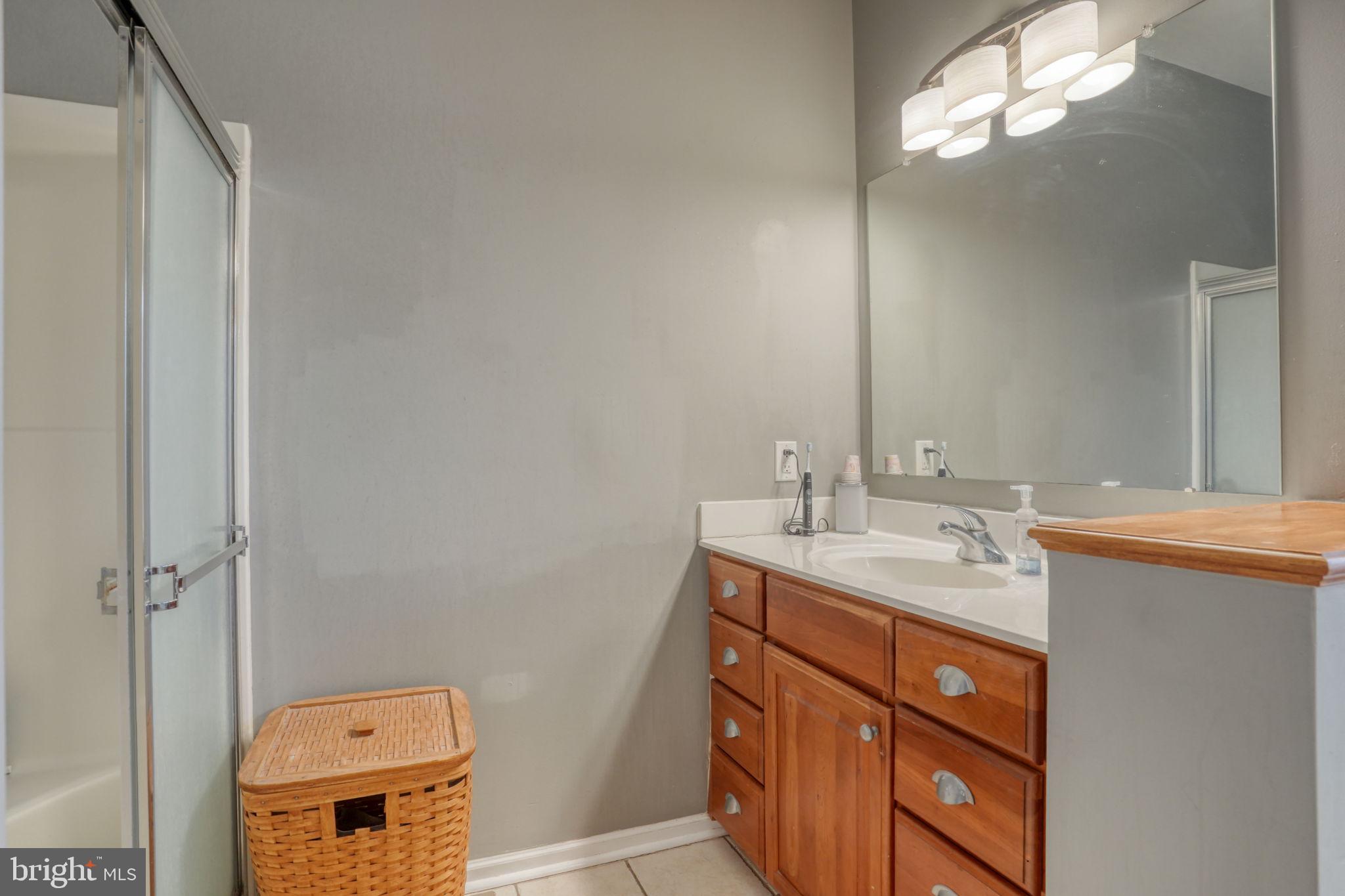 FOUR SEASONS - Residential