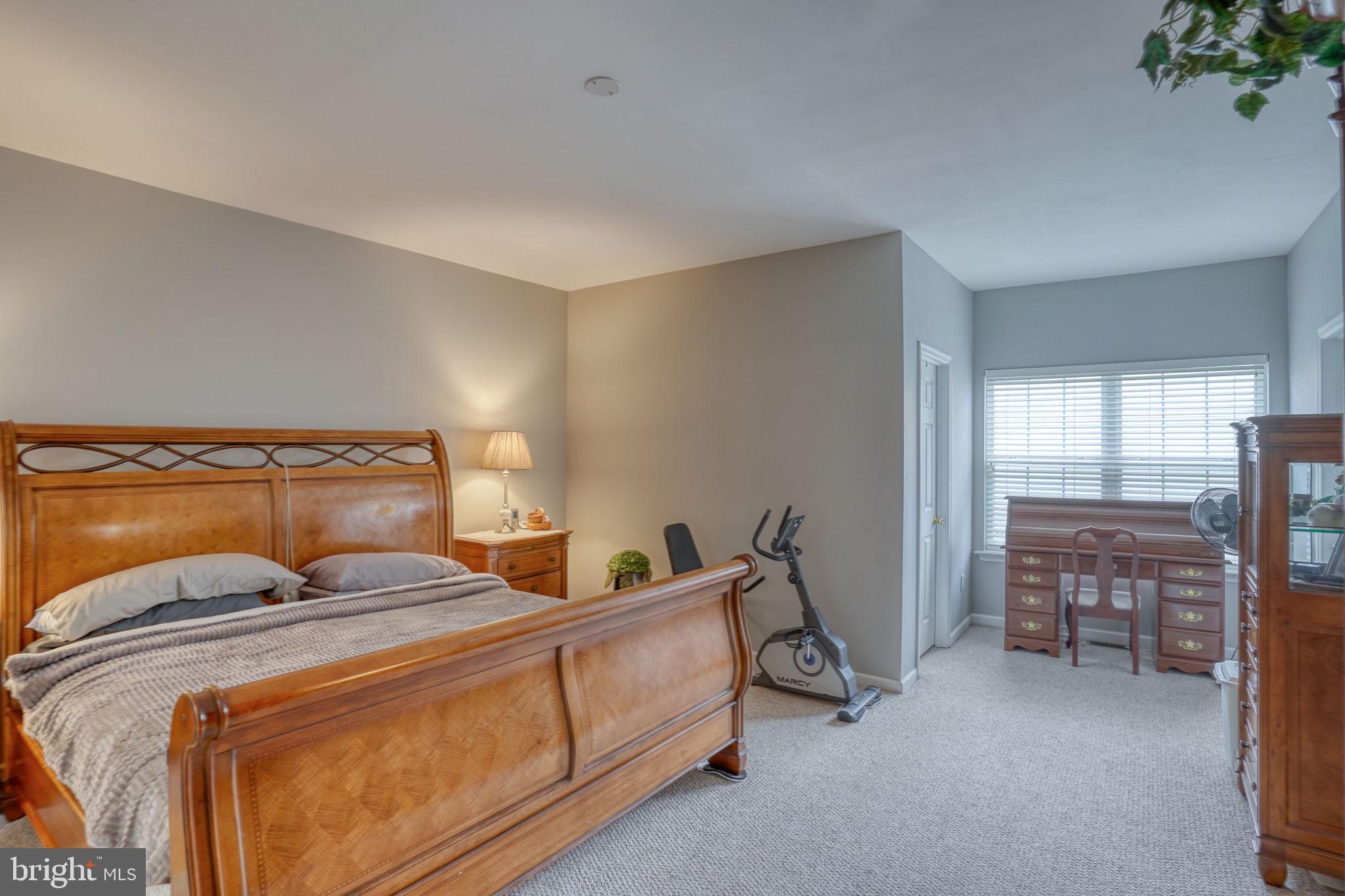 FOUR SEASONS - Residential