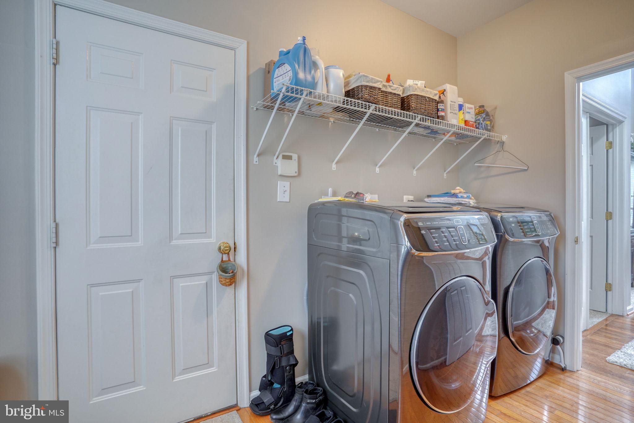 FOUR SEASONS - Residential