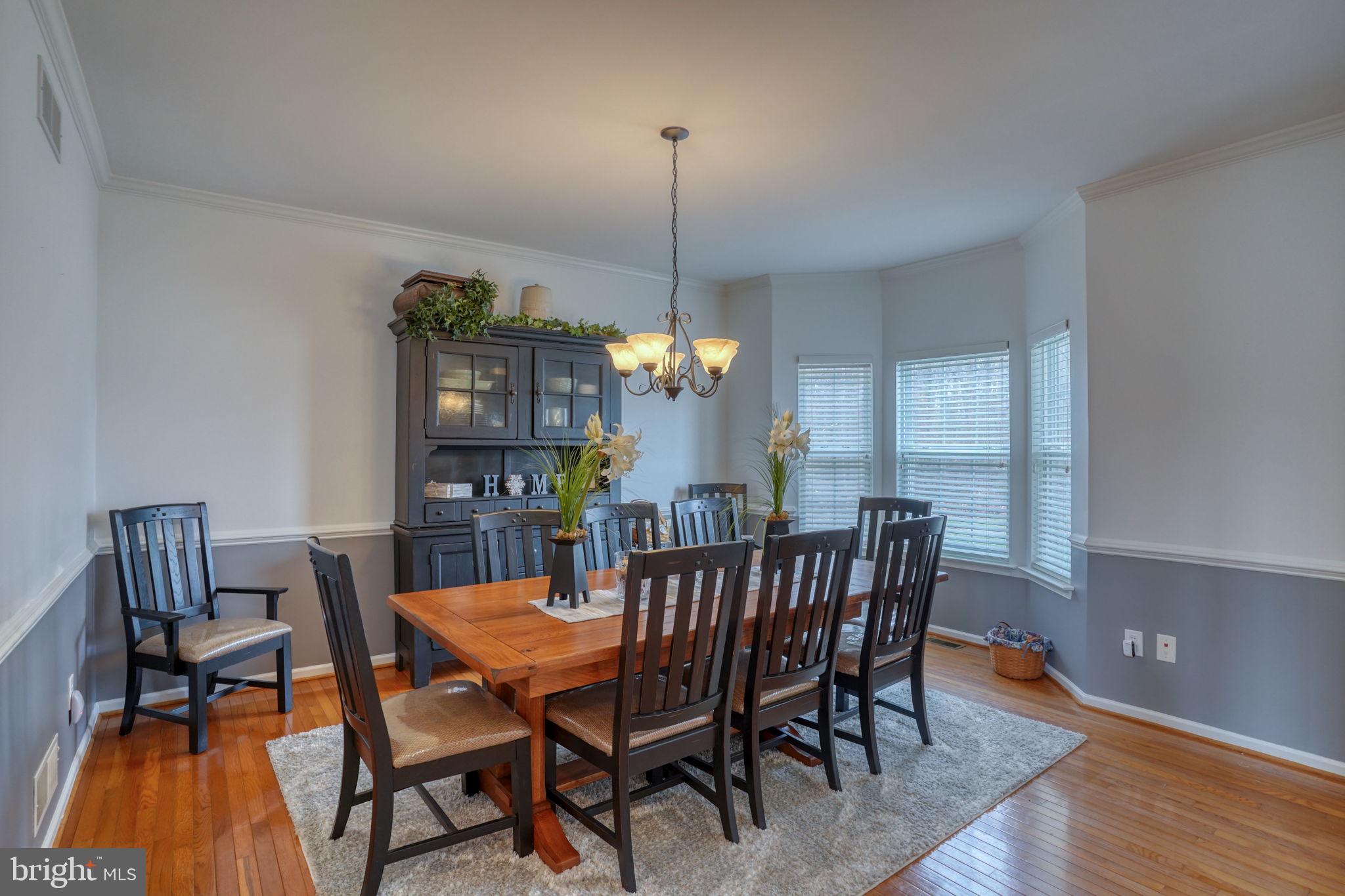 FOUR SEASONS - Residential