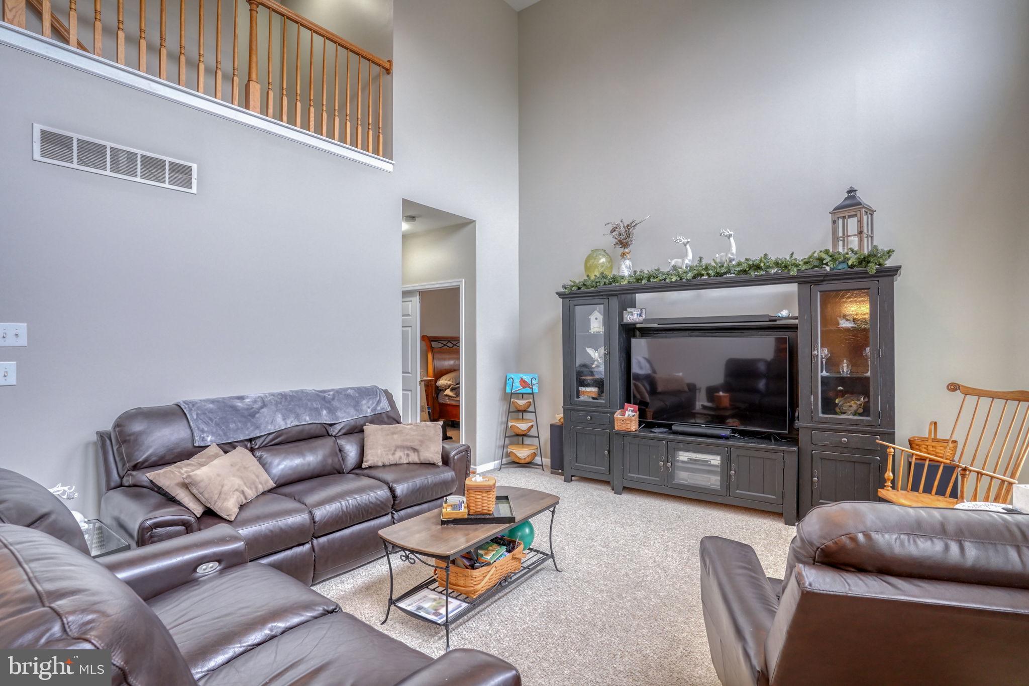 FOUR SEASONS - Residential