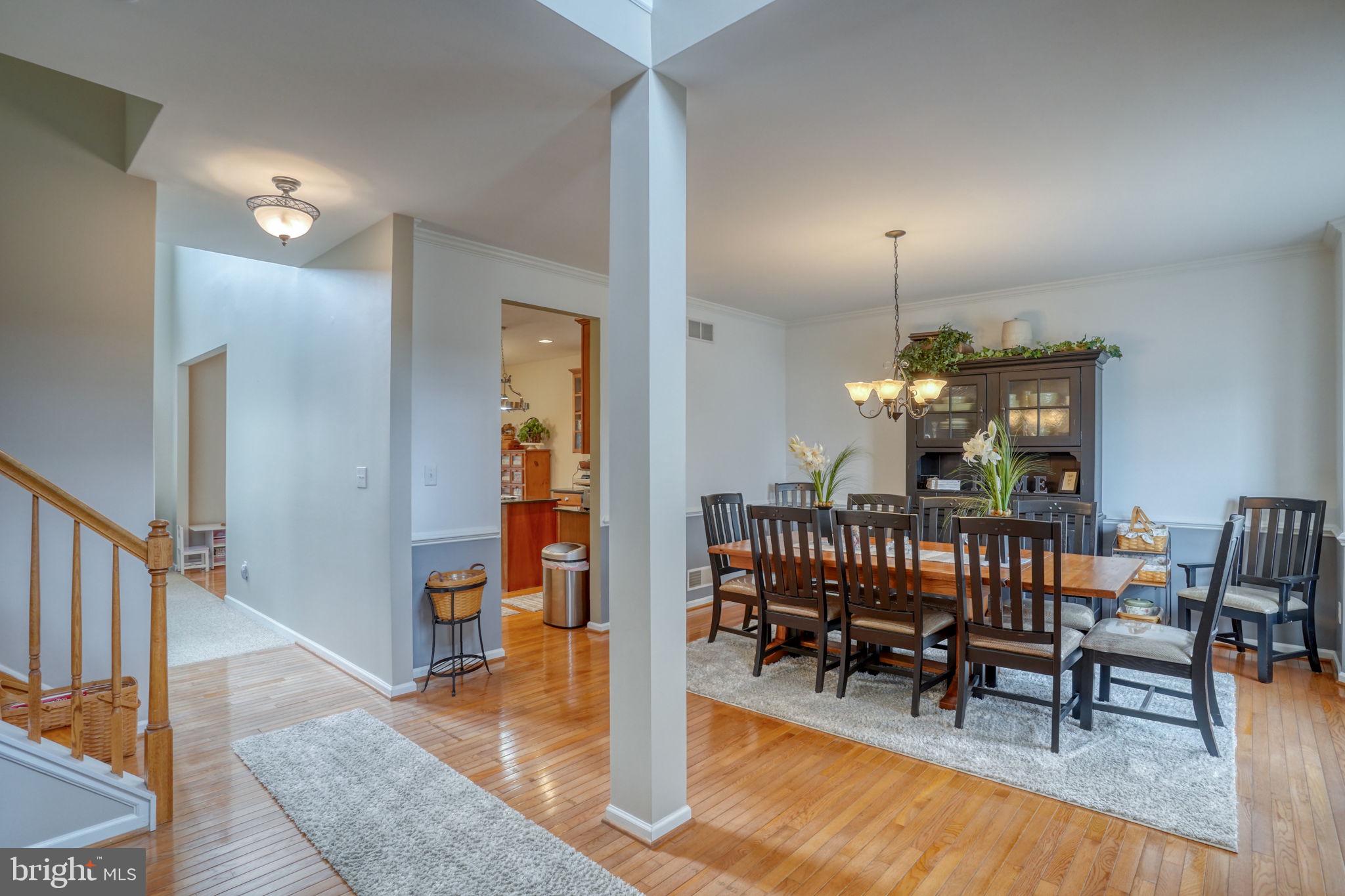 FOUR SEASONS - Residential