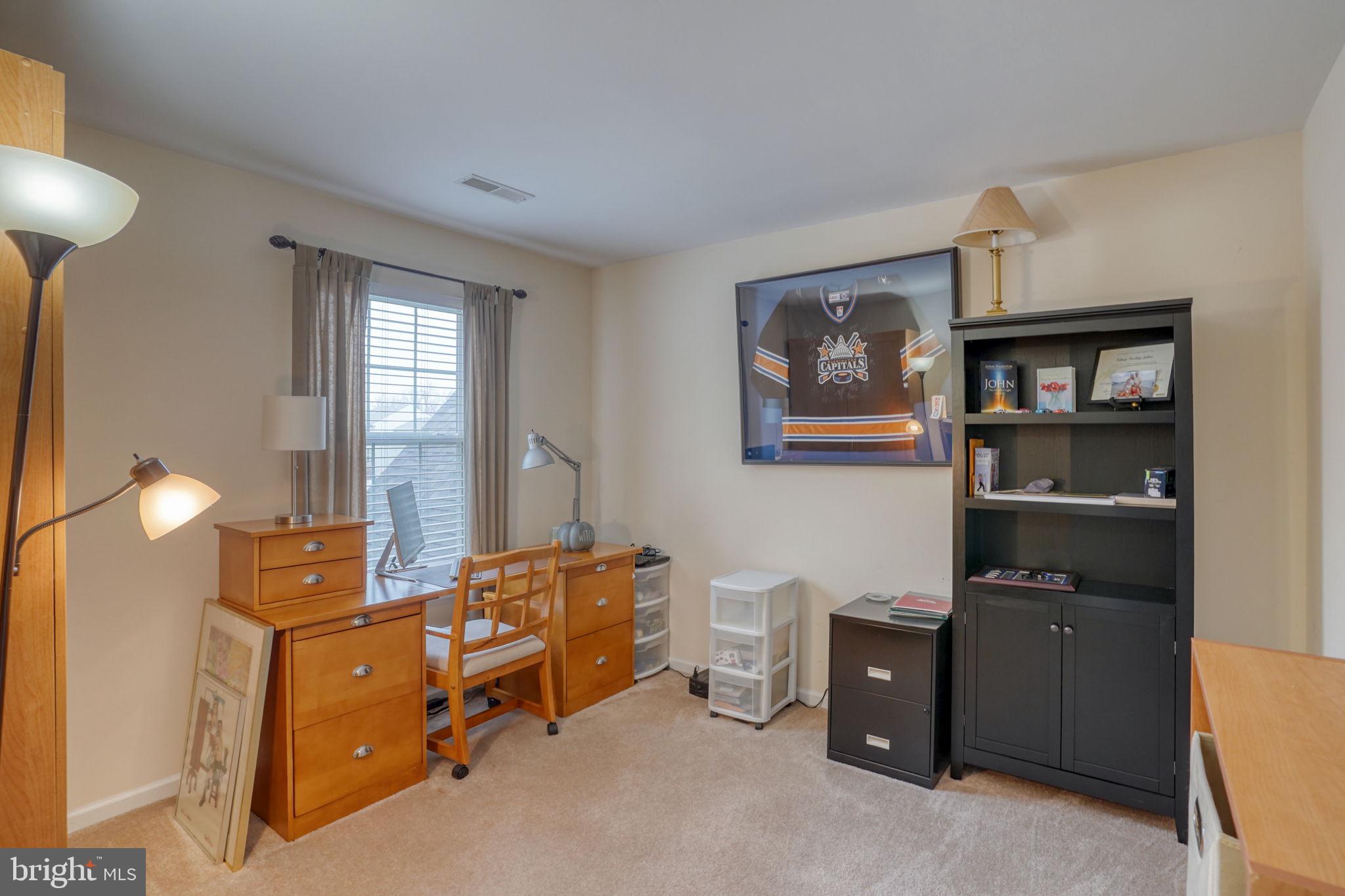 FOUR SEASONS - Residential