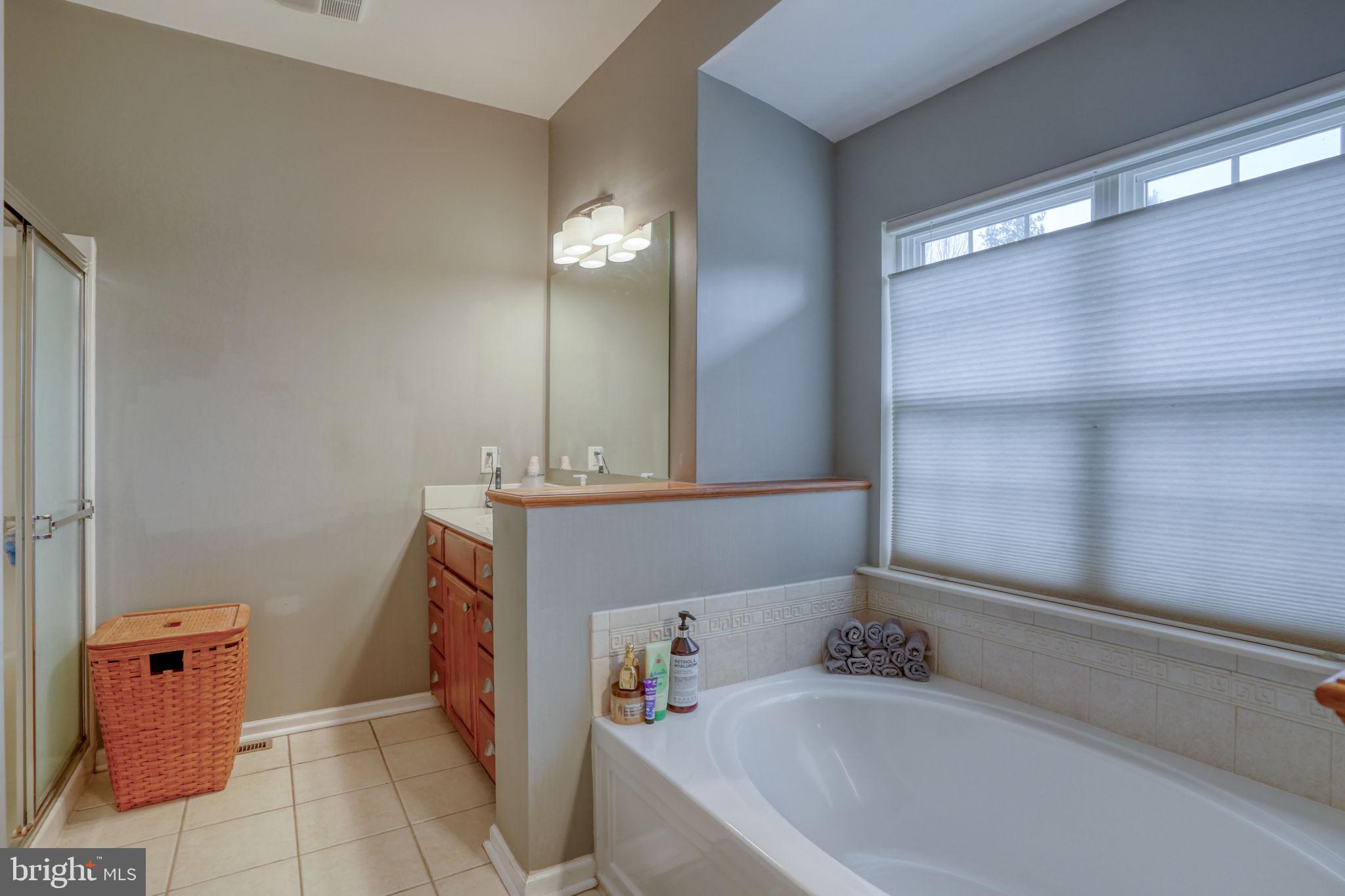 FOUR SEASONS - Residential