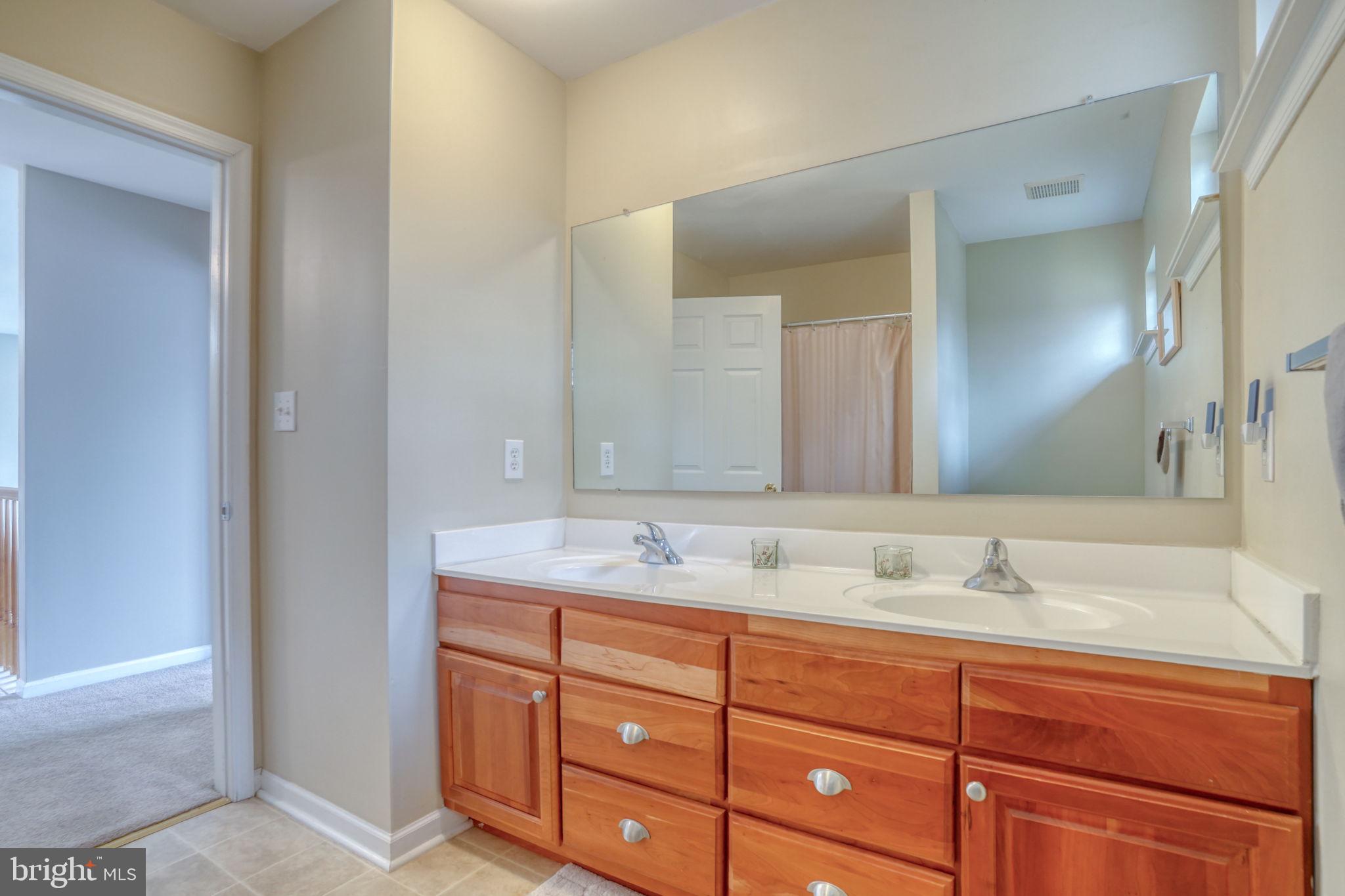 FOUR SEASONS - Residential