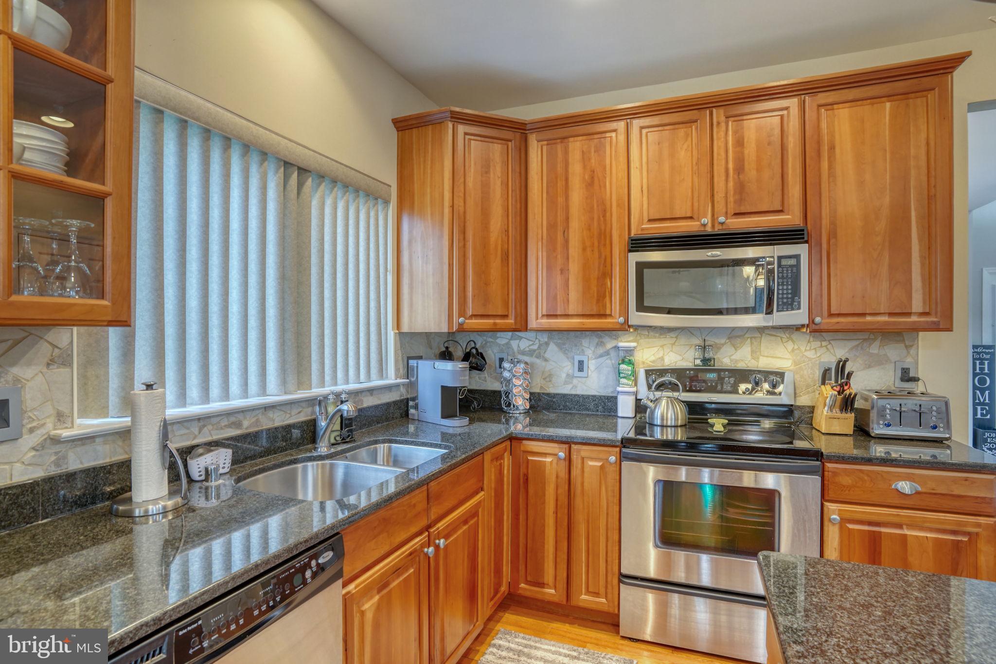 FOUR SEASONS - Residential