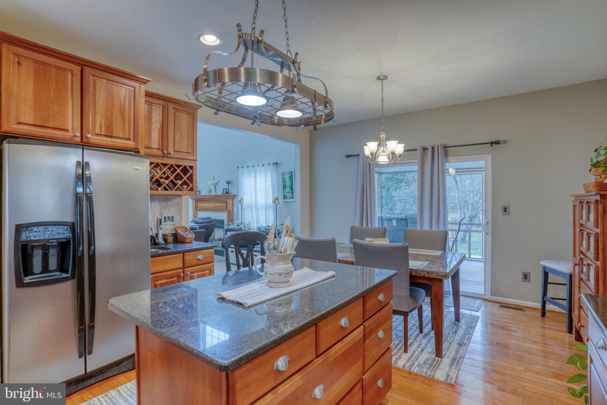 FOUR SEASONS - Residential