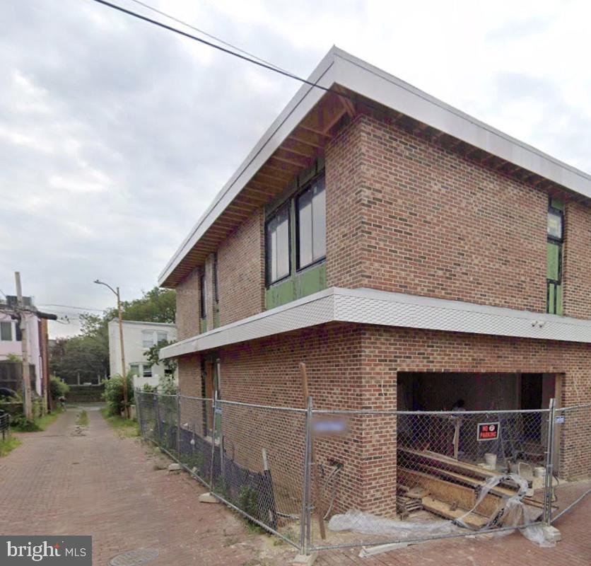 1661 EBENEZER COURT SE