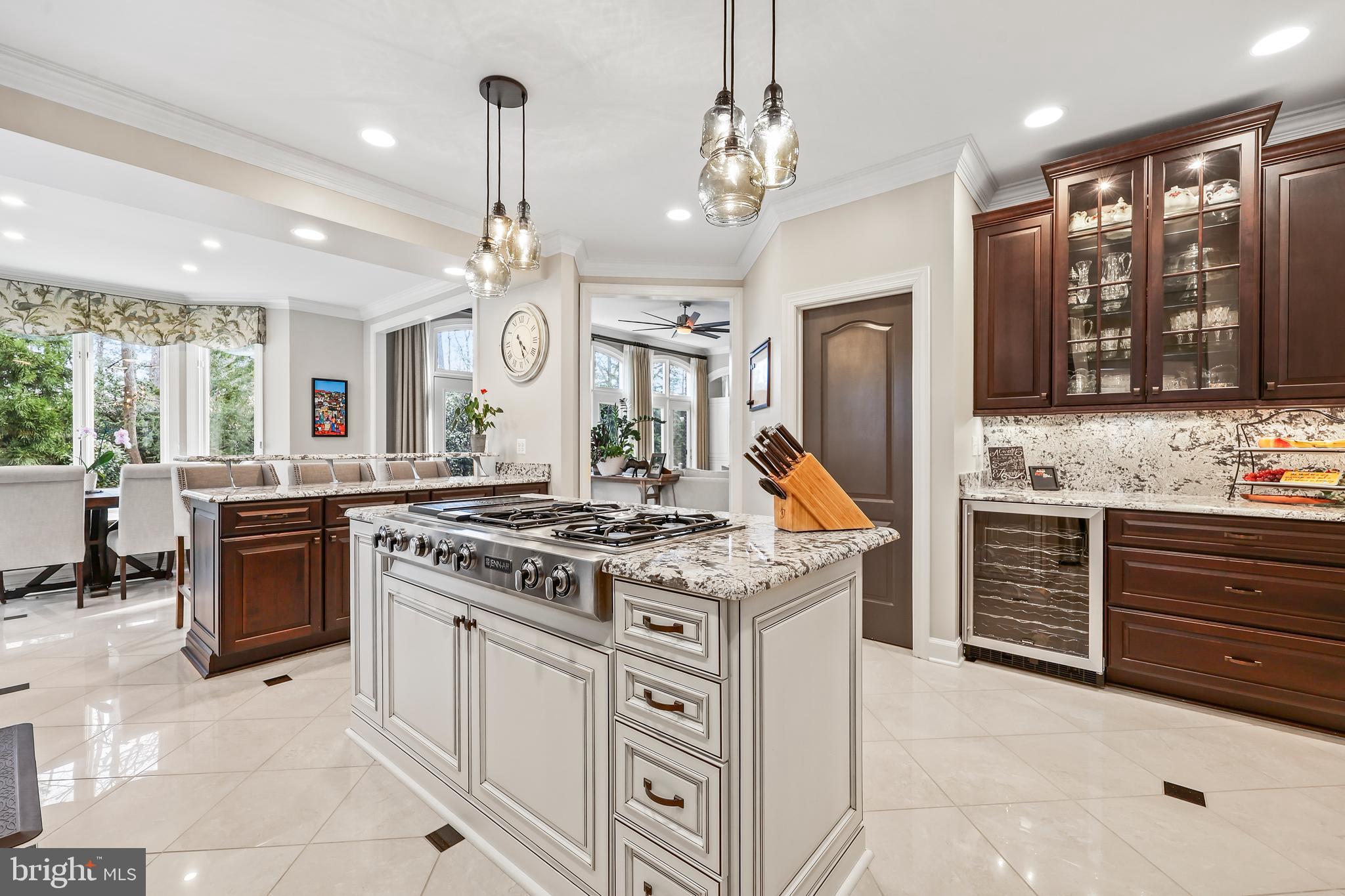 HUNTERS END - Residential