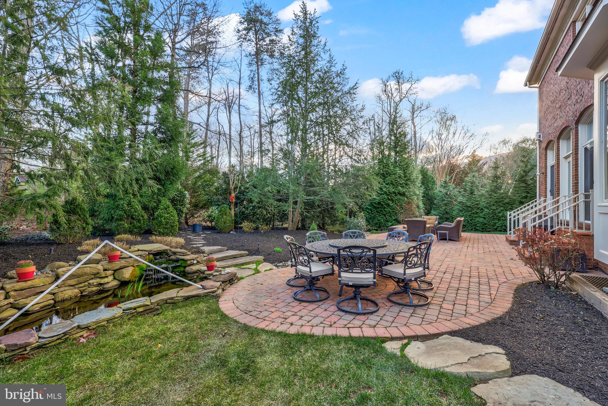 HUNTERS END - Residential