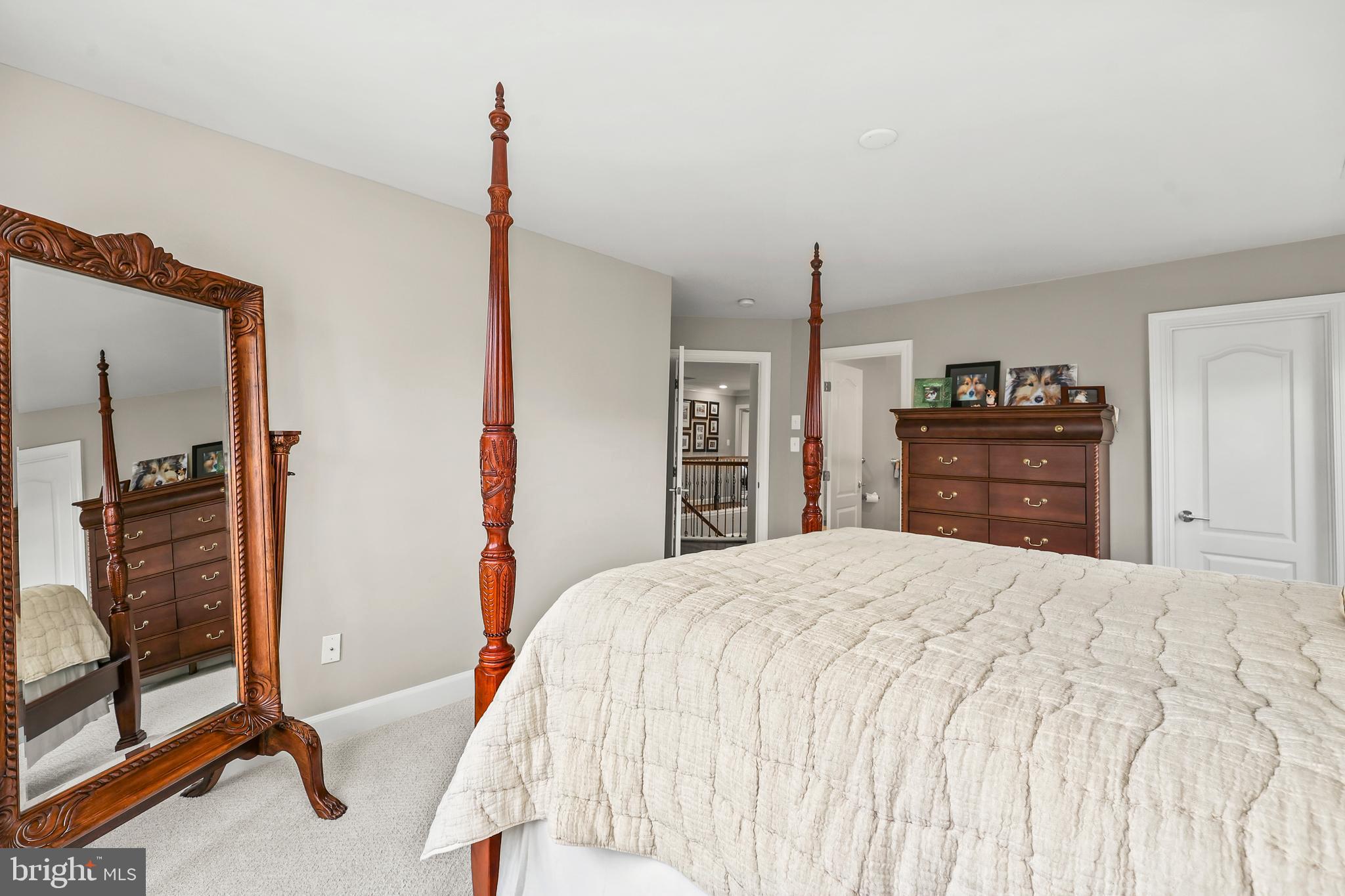 HUNTERS END - Residential