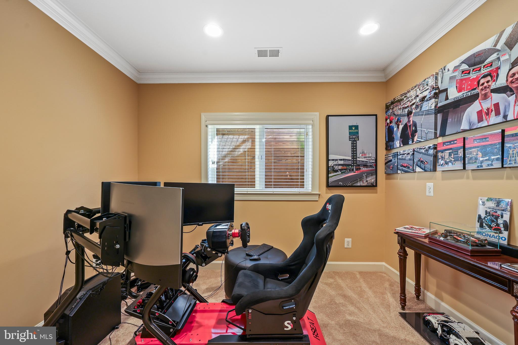 HUNTERS END - Residential