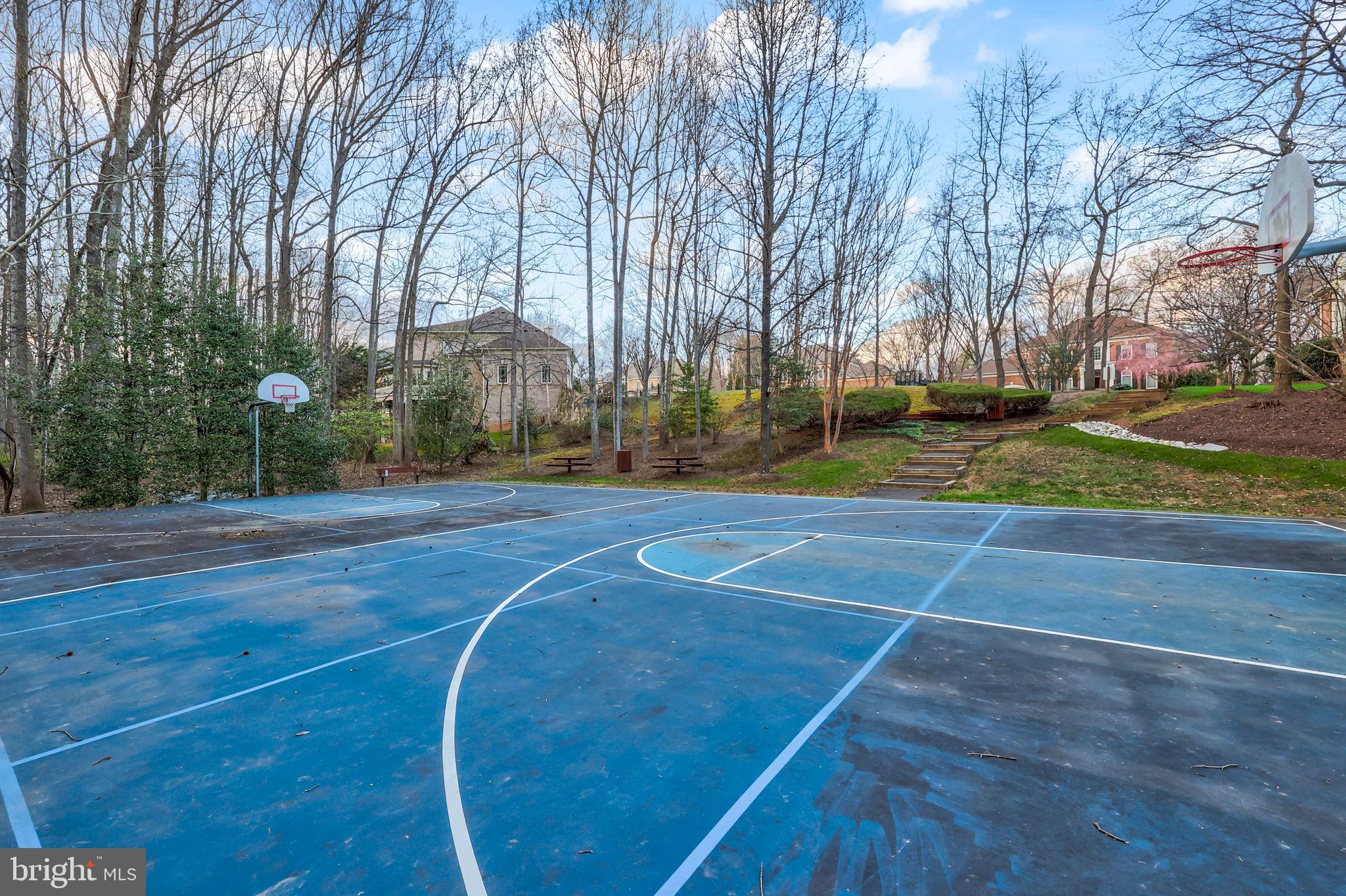 HUNTERS END - Residential