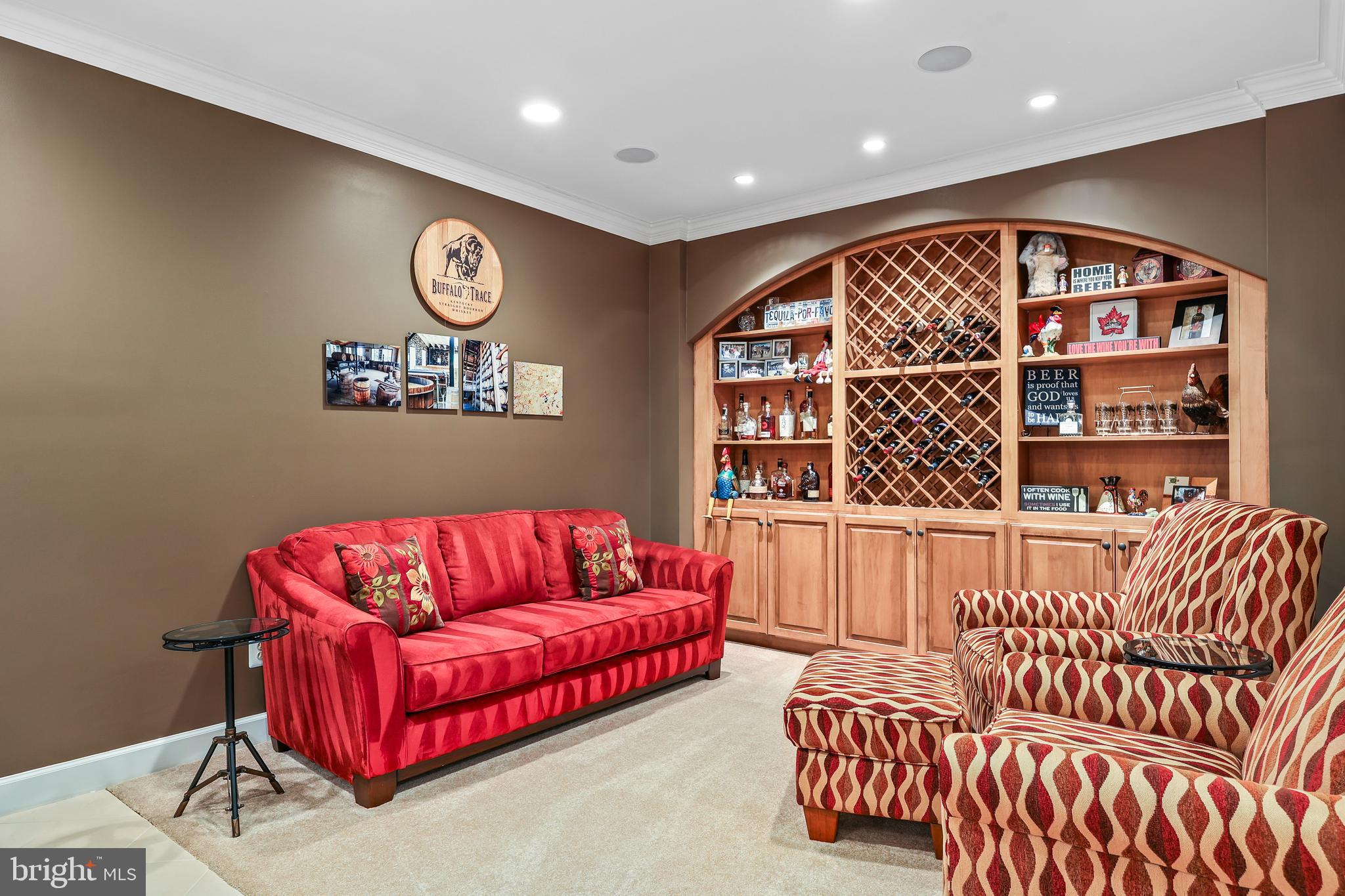 HUNTERS END - Residential