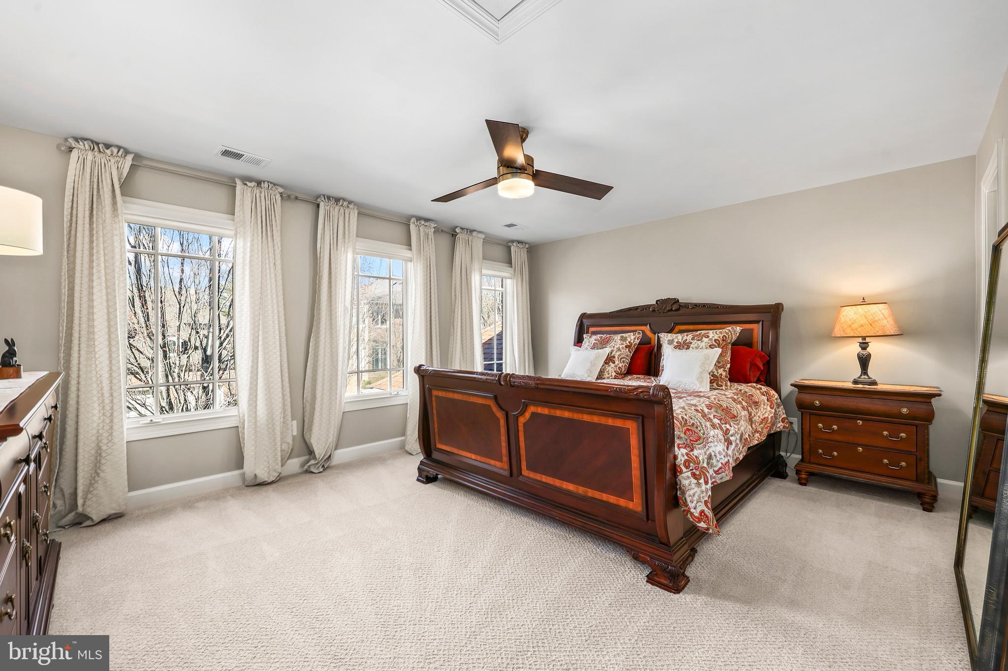 HUNTERS END - Residential