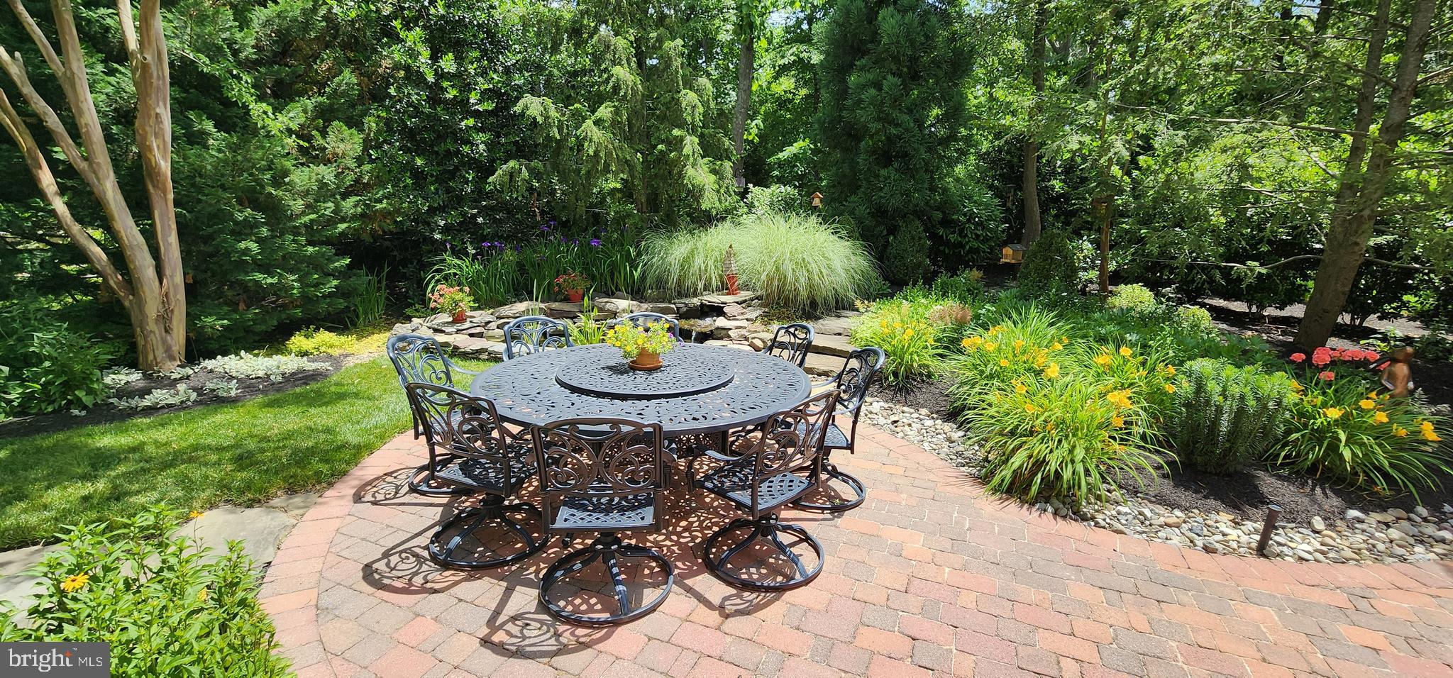 HUNTERS END - Residential