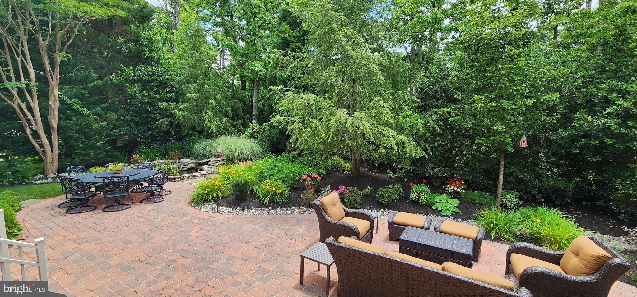 HUNTERS END - Residential