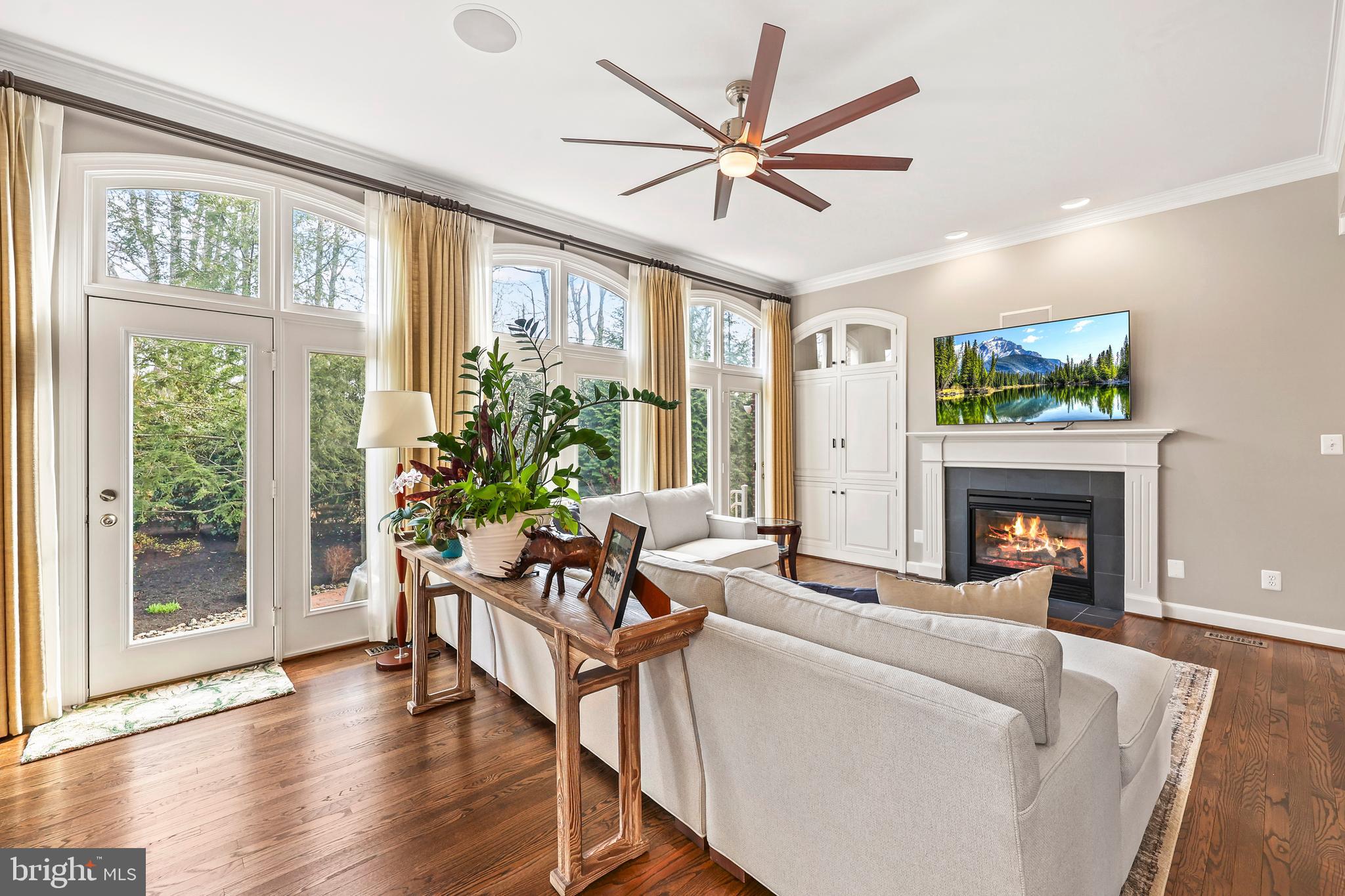 HUNTERS END - Residential