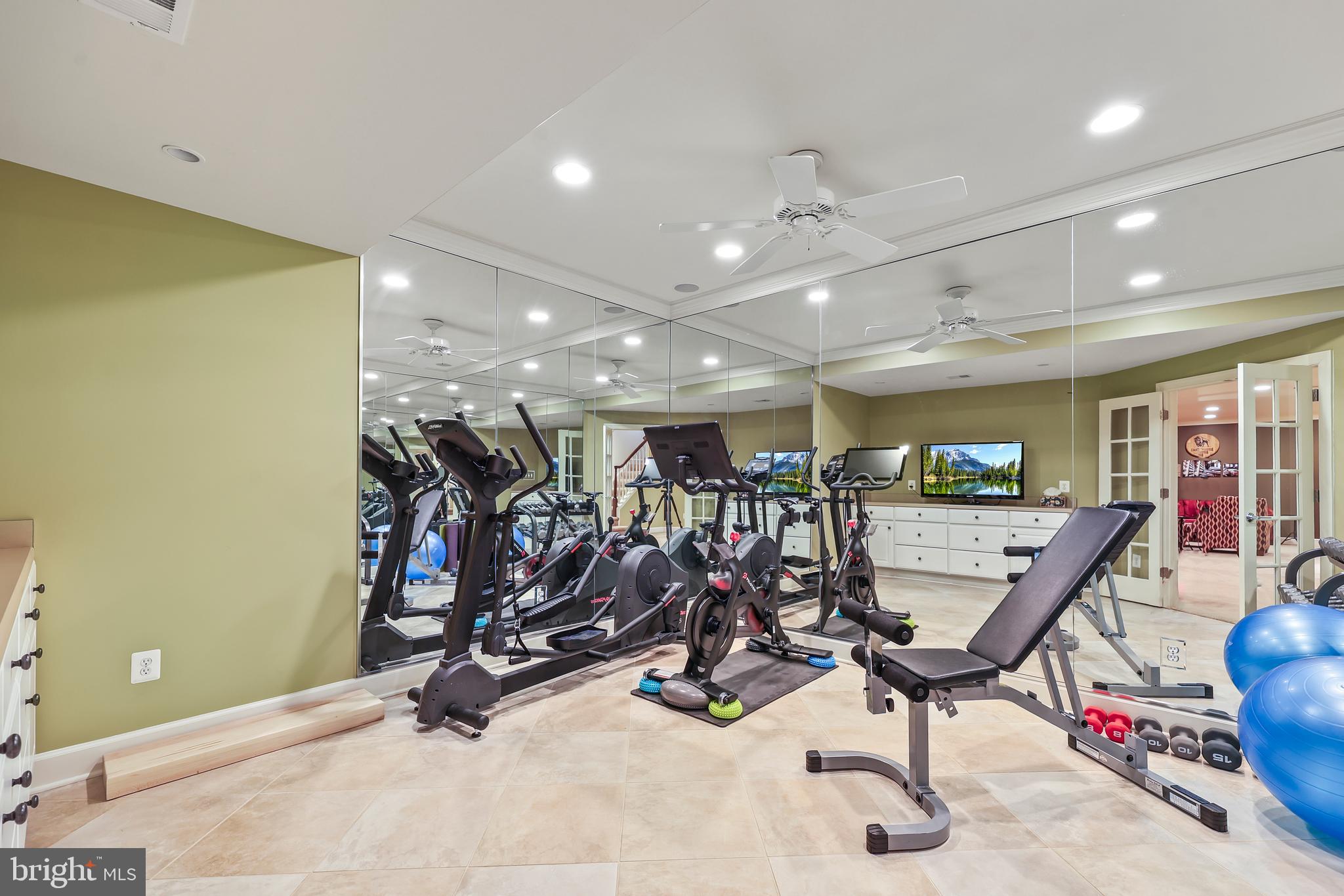 HUNTERS END - Residential