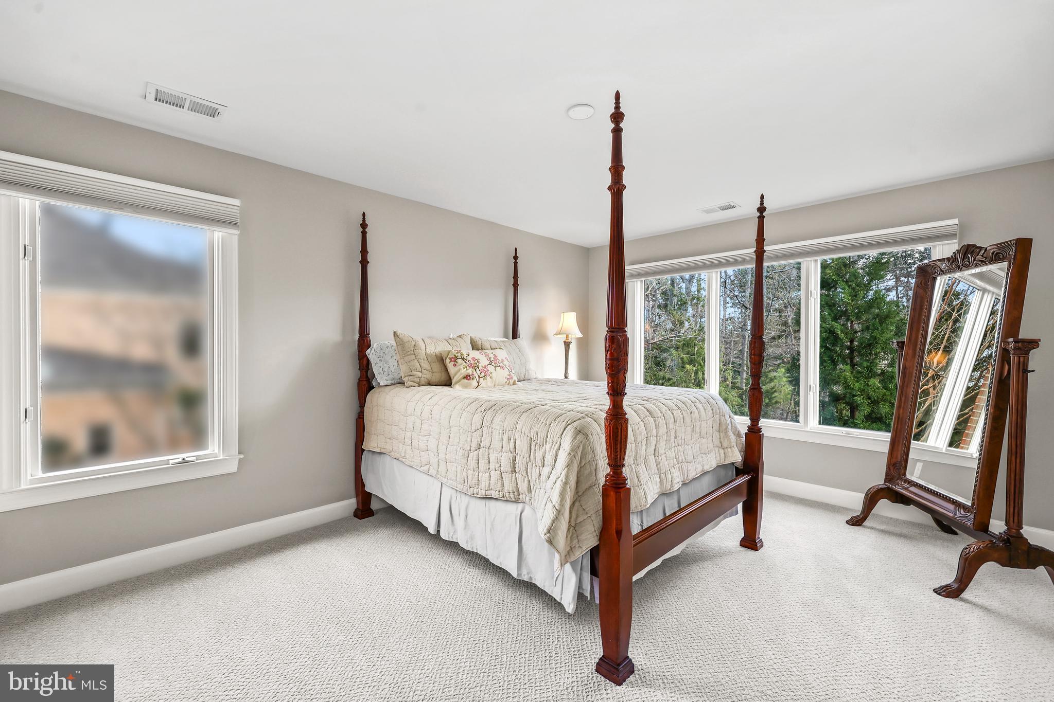 HUNTERS END - Residential