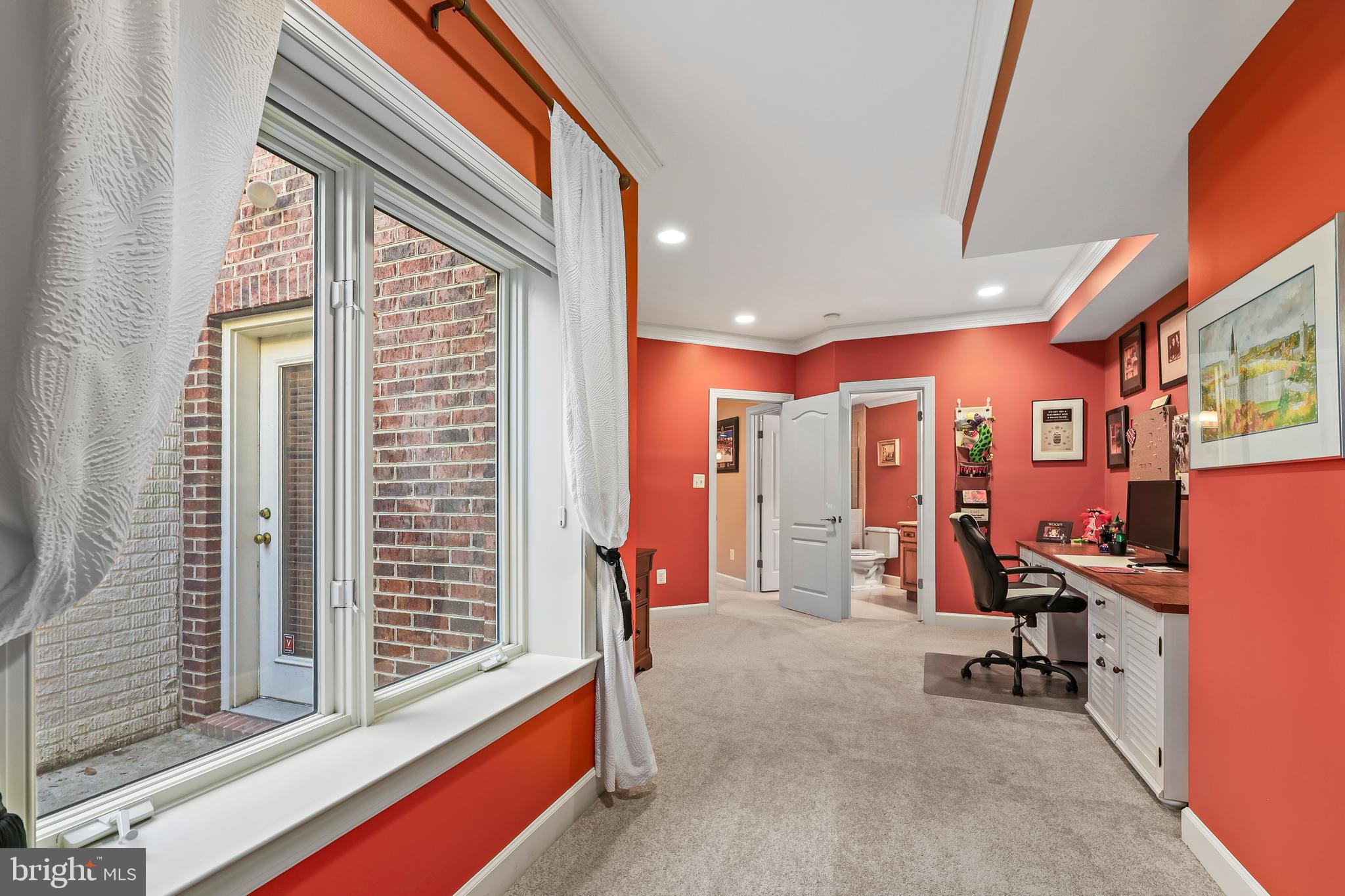 HUNTERS END - Residential