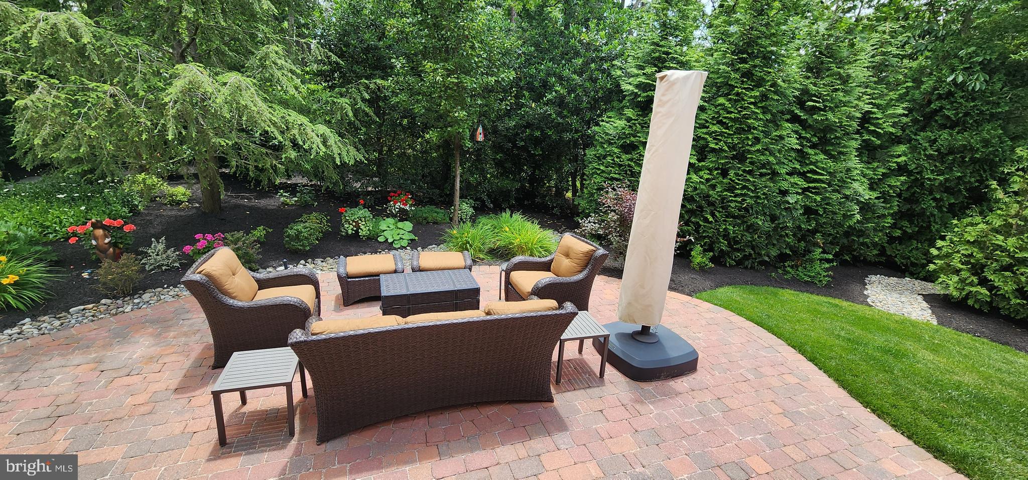 HUNTERS END - Residential