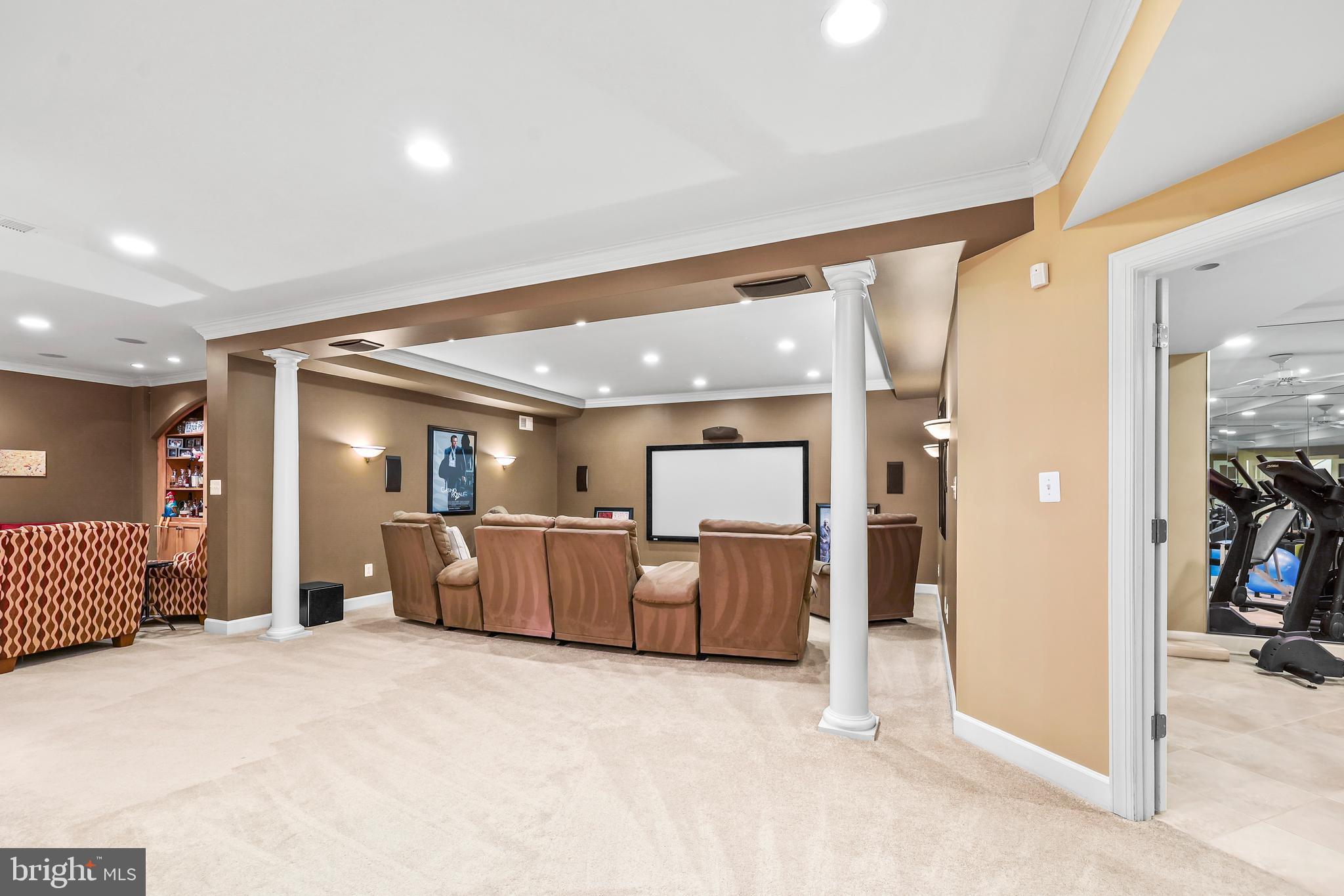 HUNTERS END - Residential