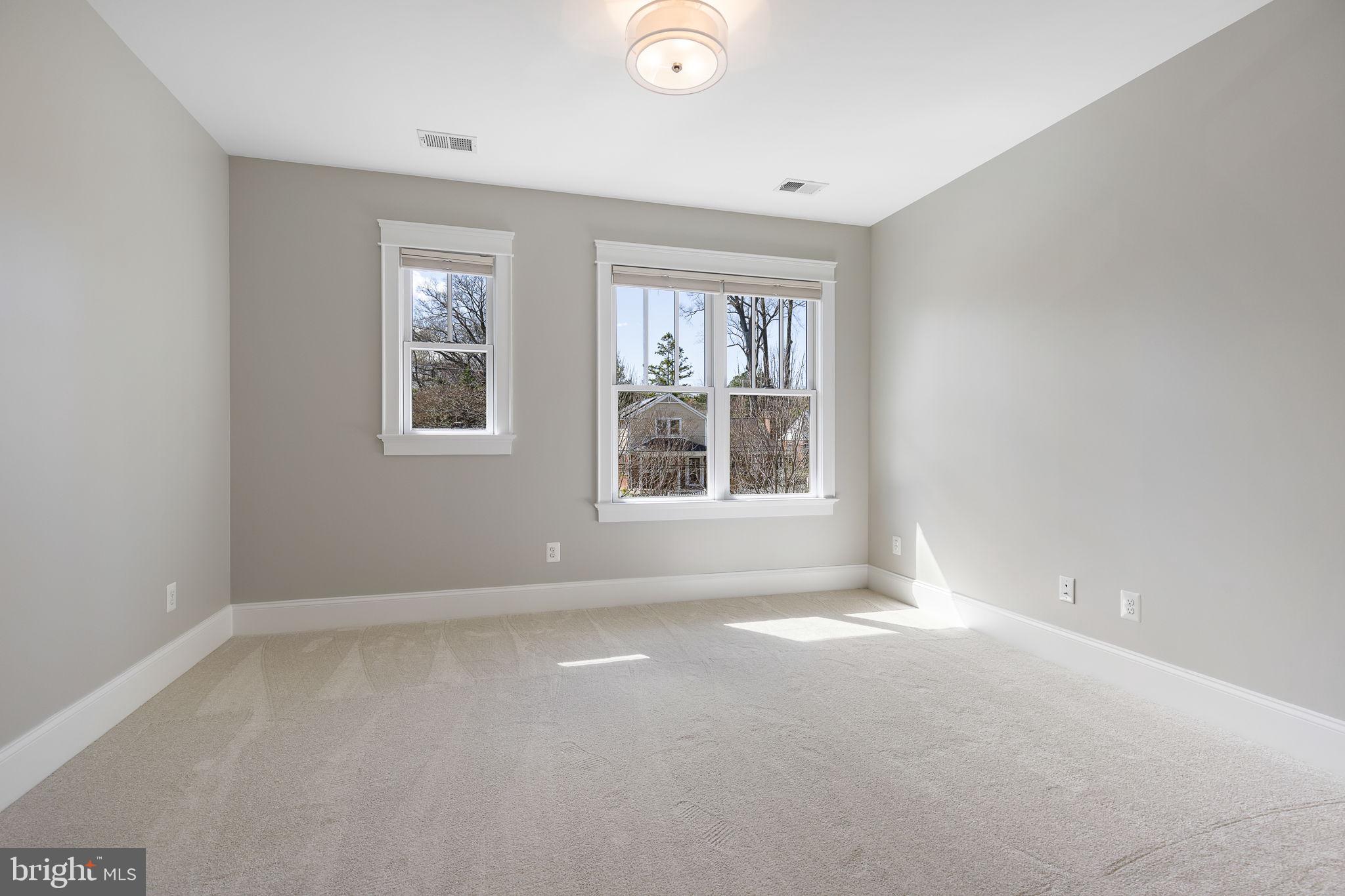 WAYCROFT - WOODLAWN - Residential