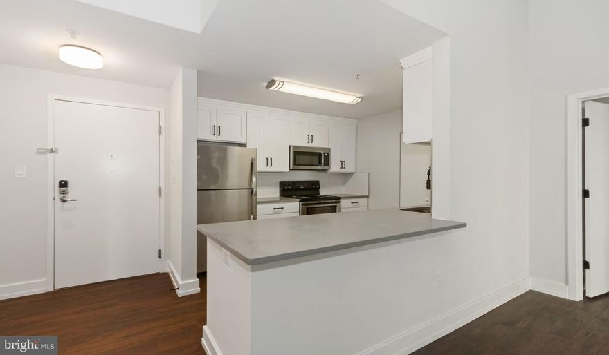 Located in the University City neighborhood, The Left Bank offers the convenience of urban living close to campus. The newly upgraded apartments feature modern kitchens with granite countertops and stainless-steel appliances. Hardwood floors throughout the living areas, high, industrial ceilings with oversized windows and spacious, loft-style floor plans. Each apartment contains a private washer and dryer and walk-in closets. Community also features a brand new 24-hour fitness center, rooftop social deck, game room, and new clubroom with demonstration kitchen. We are a pet friendly community with no weight limit on dogs. Walkable distance to parks and restaurants including our own on-site retail with Wahoo's fish tacos and Waterfront Gourmet Cafe . Located between the University of Pennsylvania and Drexel University, provides close access to campus and commuting is convenient with the nearby 30th Street Station. ** Prices and availability subject to change on a daily basis ** Photos are of model units ** Parking may be available for additional fee **
