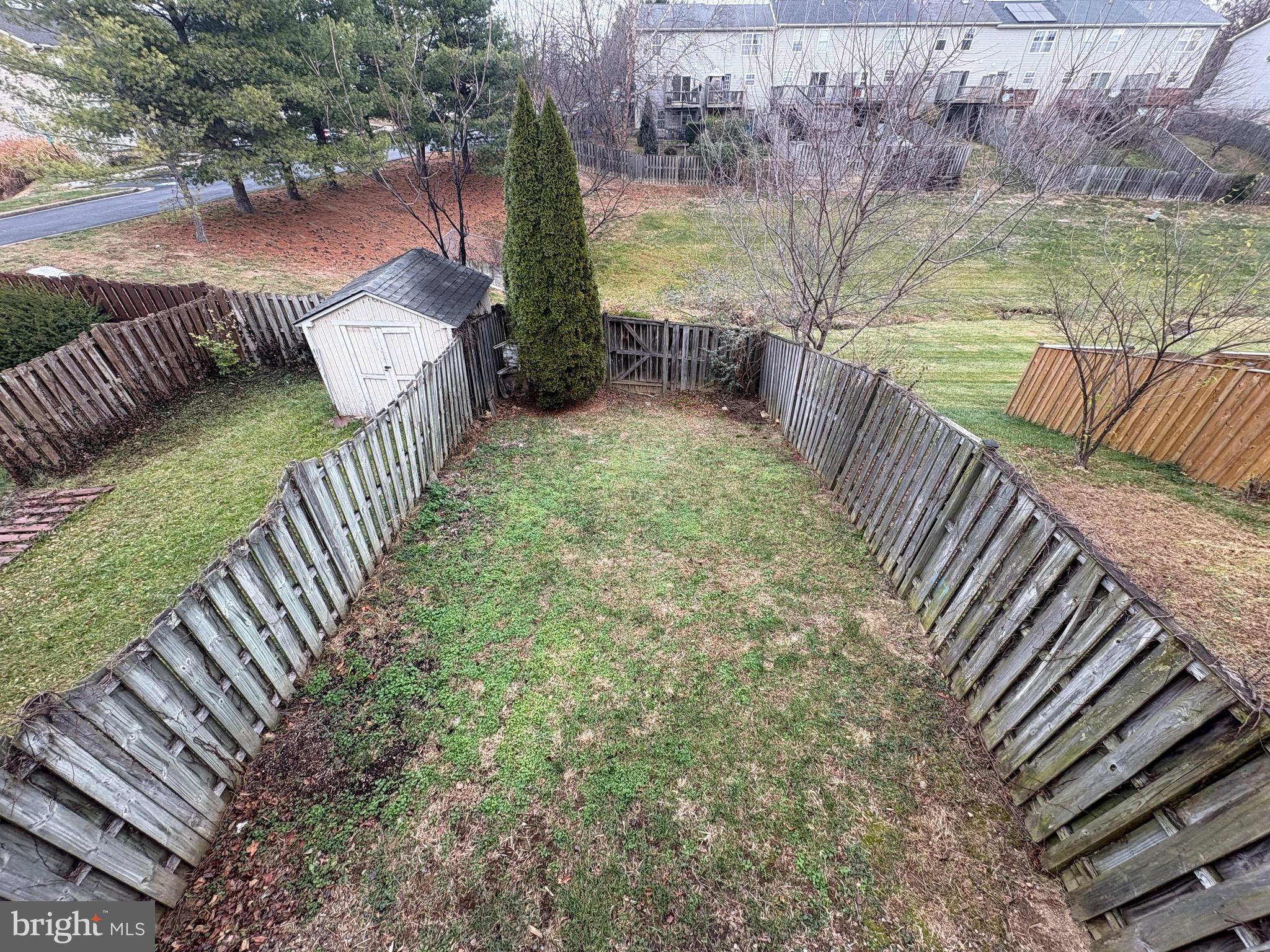 HUNTINGTON MEADOWS - Residential Lease