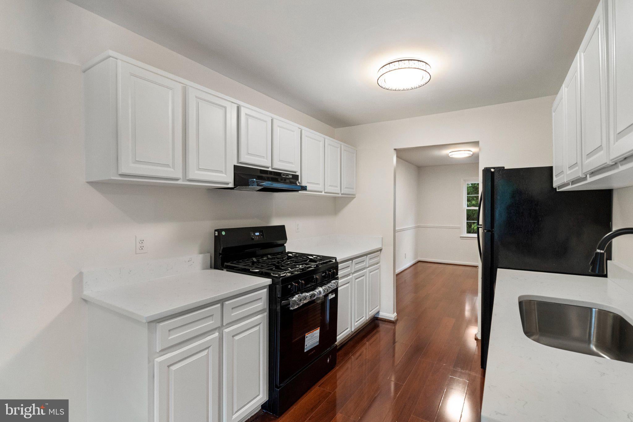 14812 LONDON TOWNE SQUARE