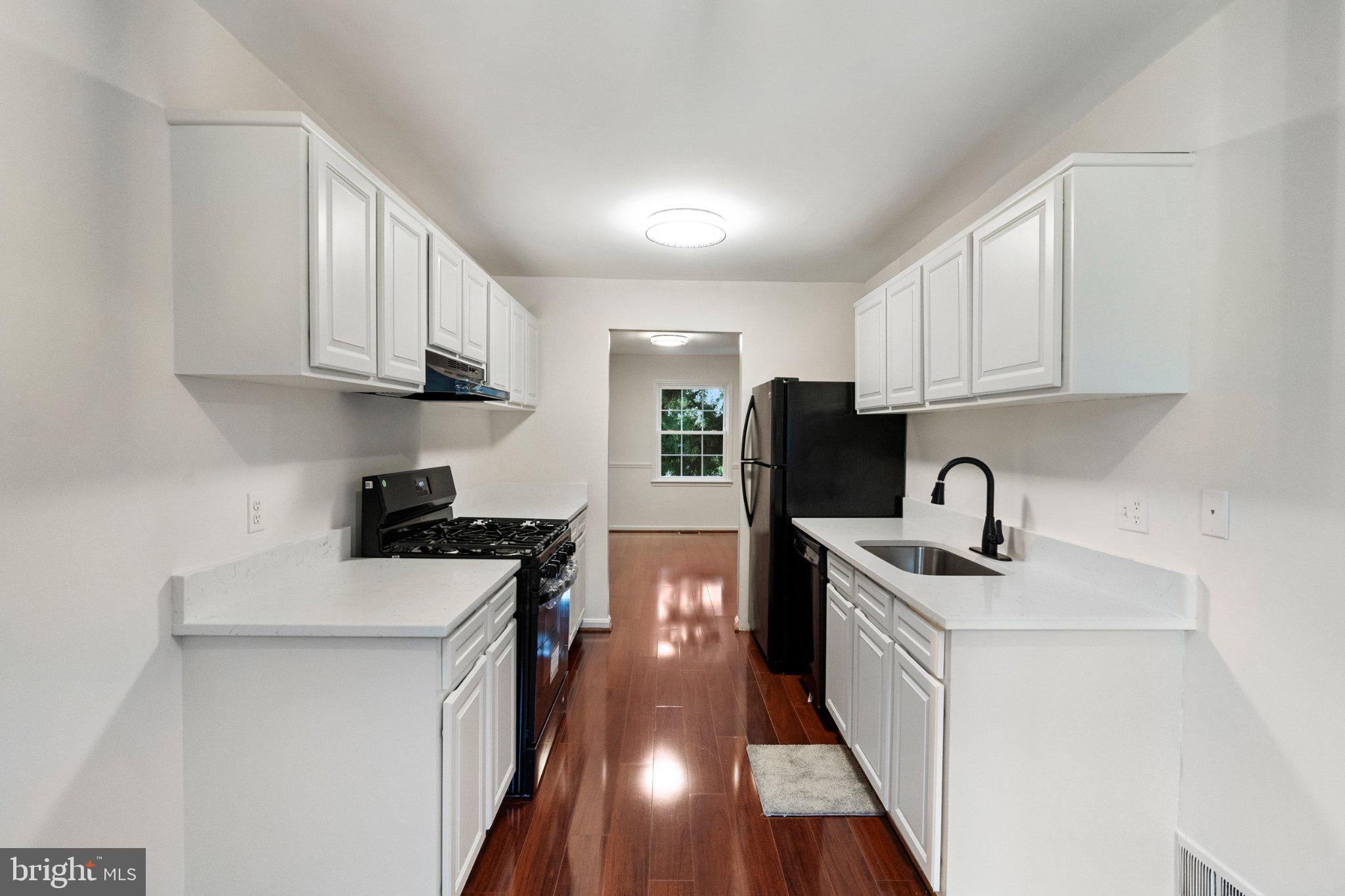 14812 LONDON TOWNE SQUARE