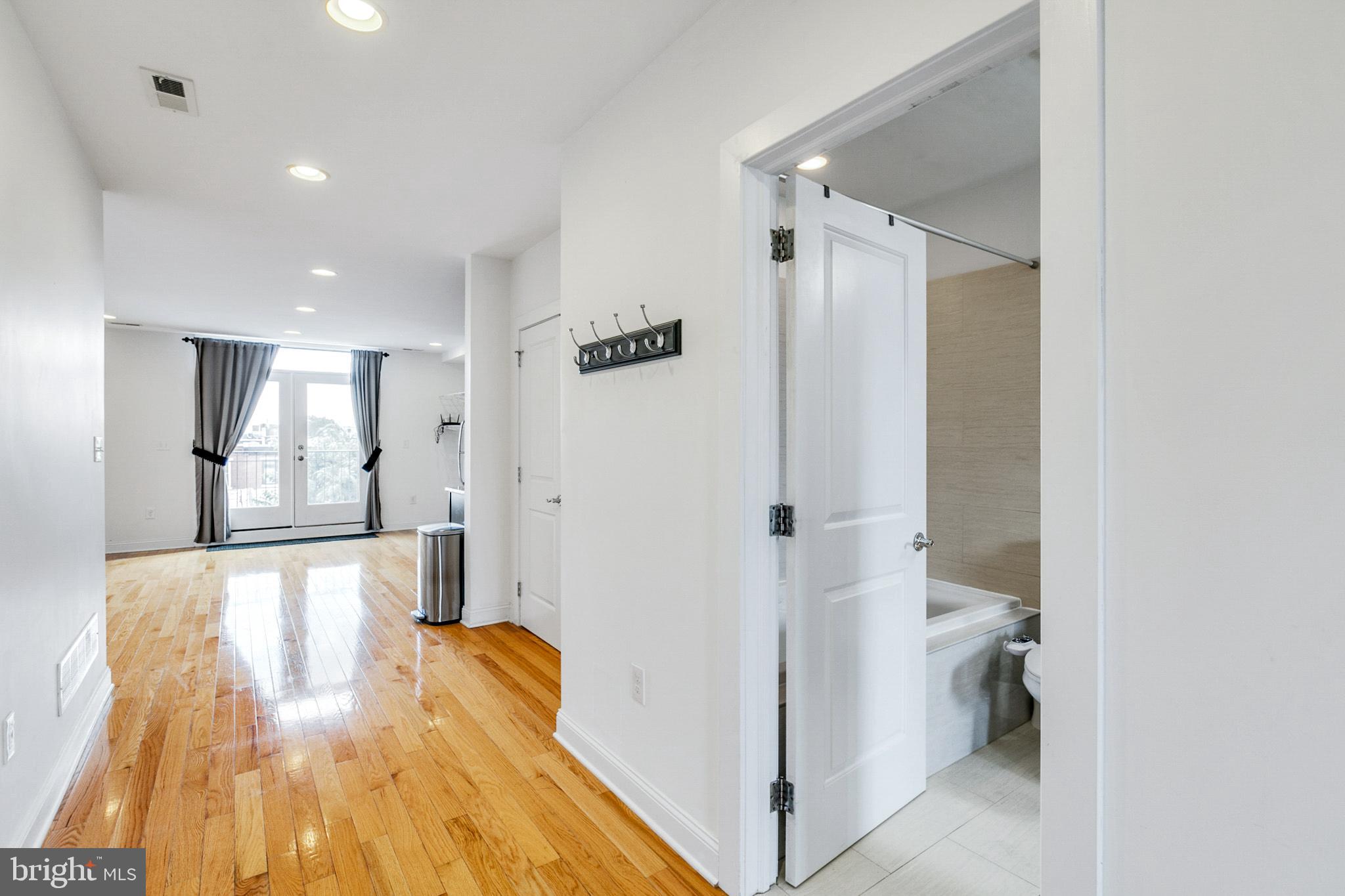 GRADUATE HOSPITAL - Residential Lease