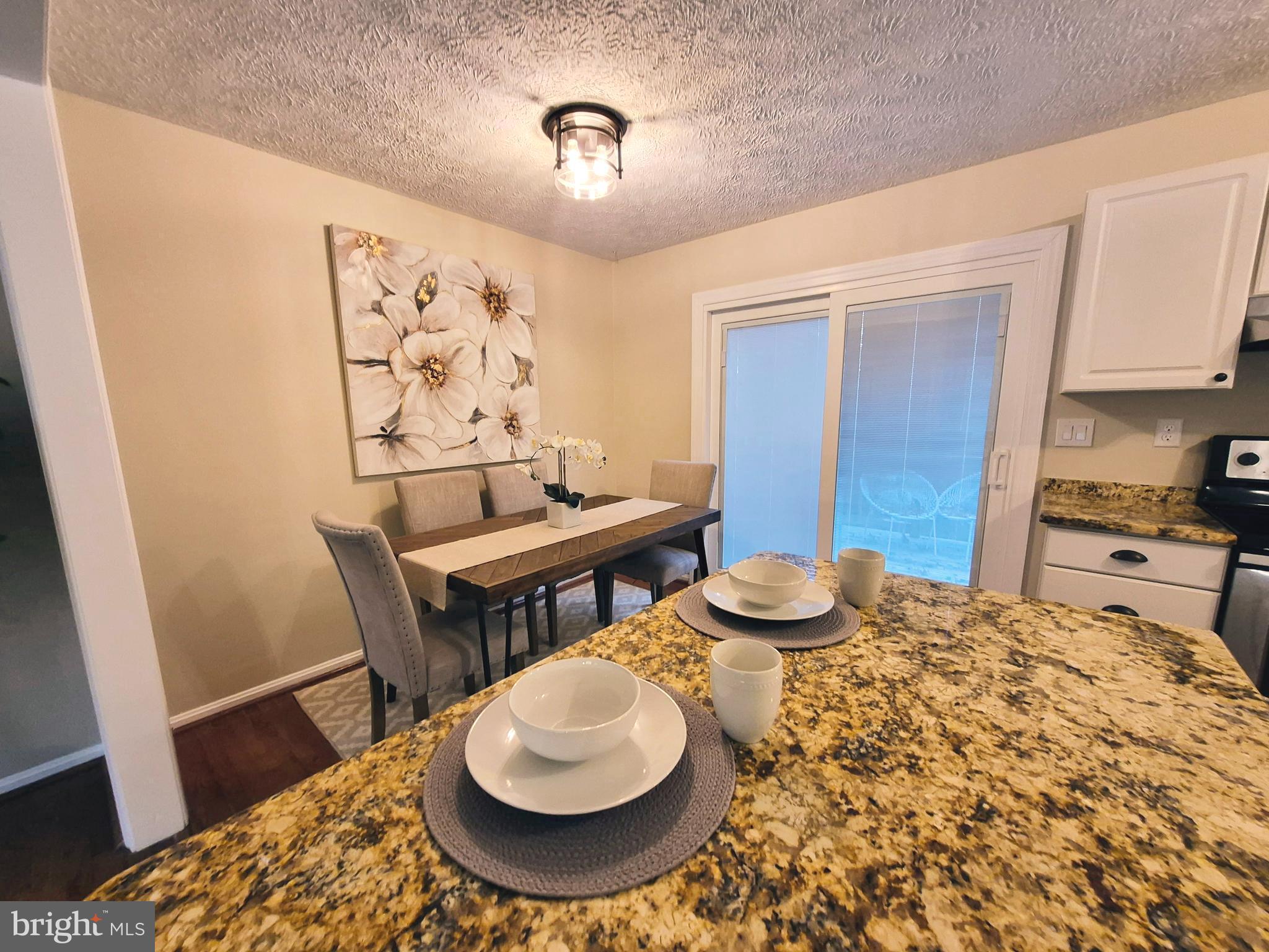 COUNTRY LAKES - Residential